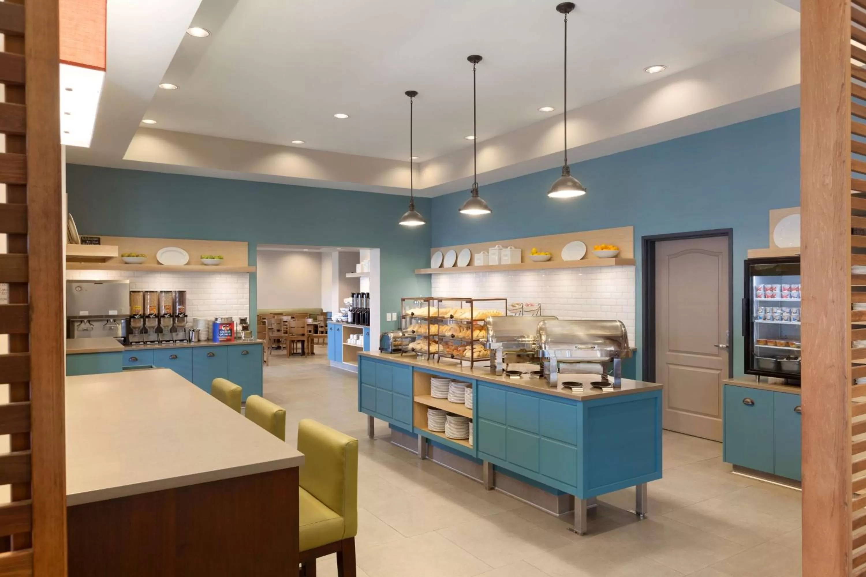 Restaurant/places to eat in Country Inn & Suites by Radisson, Bloomington at Mall of America, MN