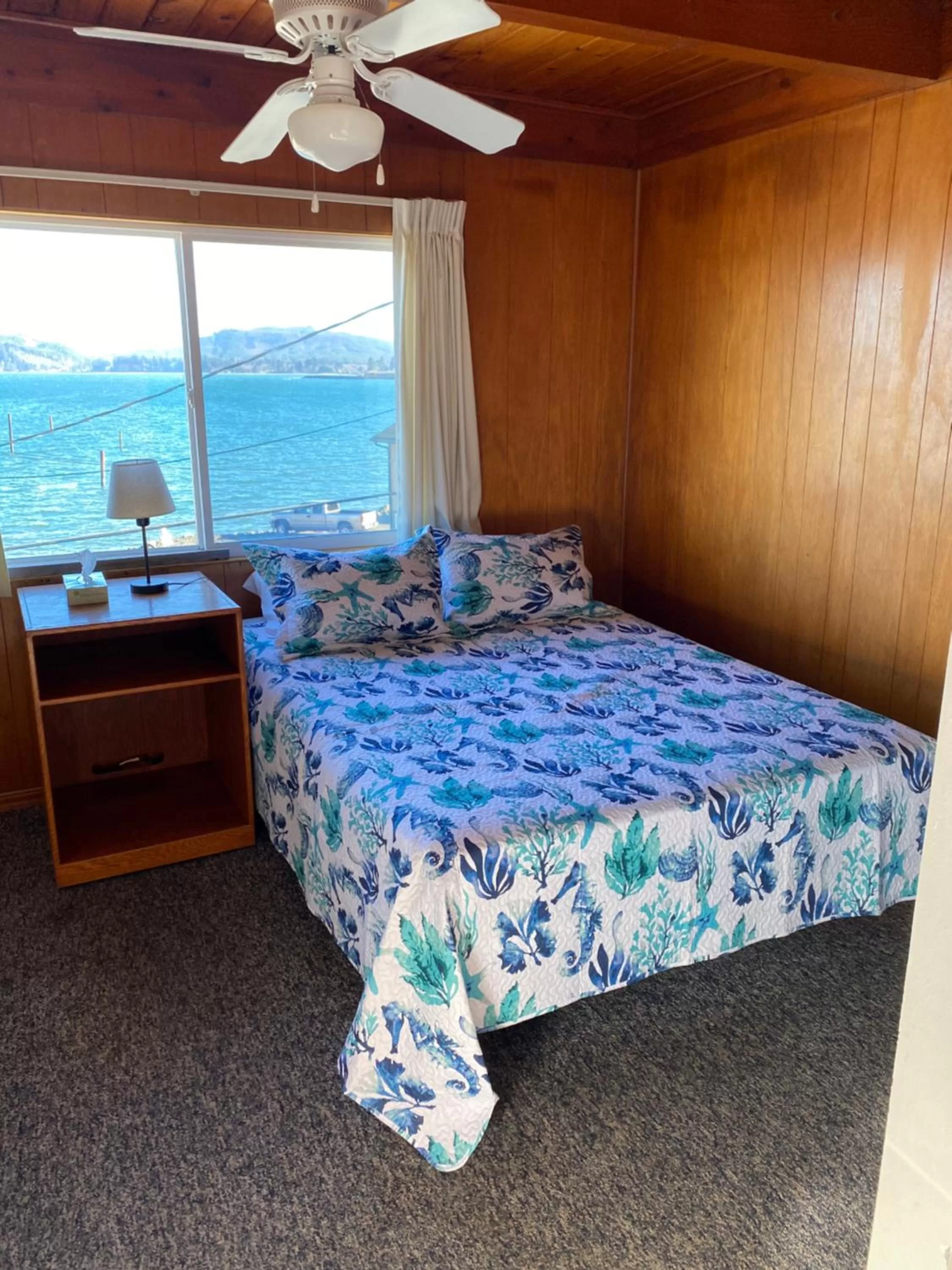 Bed in Curley's Resort & Dive Center