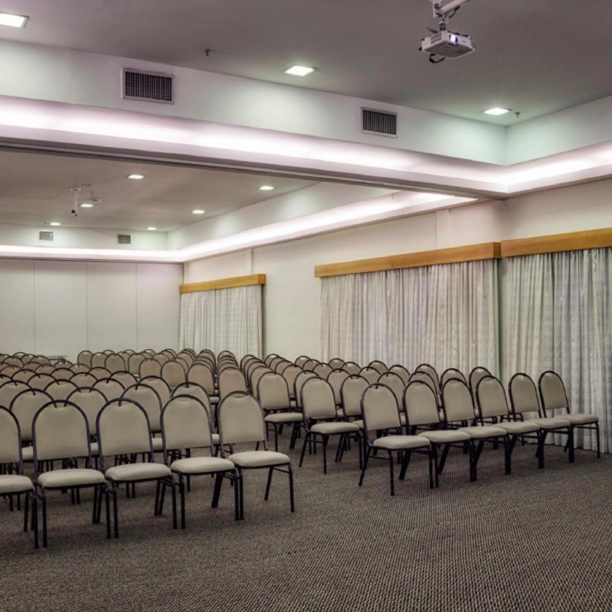 Business facilities in Sol Alphaville Hotel & Residence
