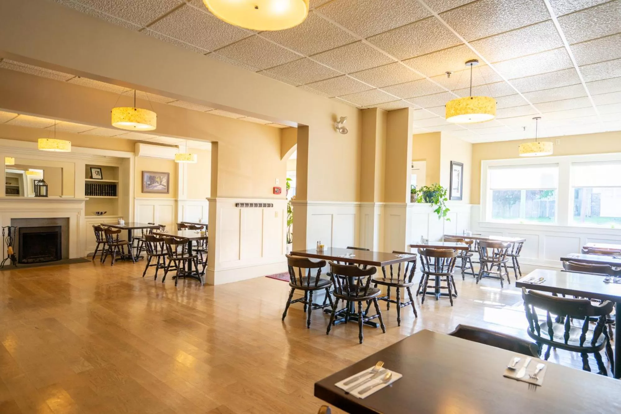 Restaurant/Places to Eat in Rhea's Inn