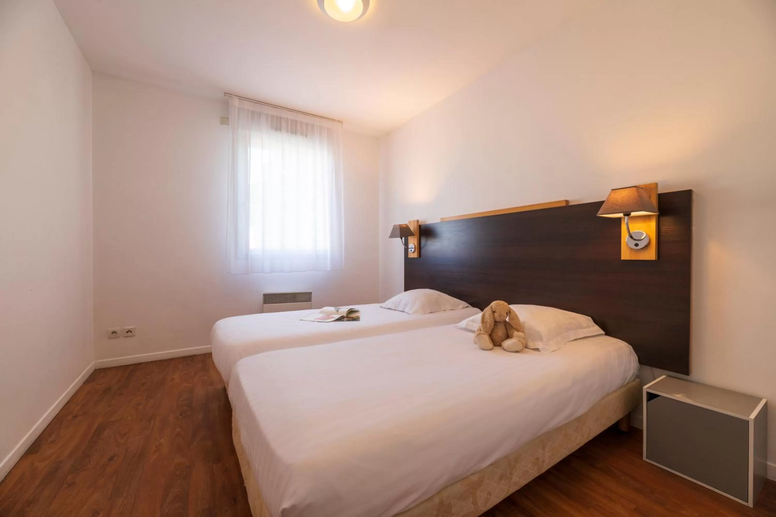 Bed in Cerise Nantes Atlantis