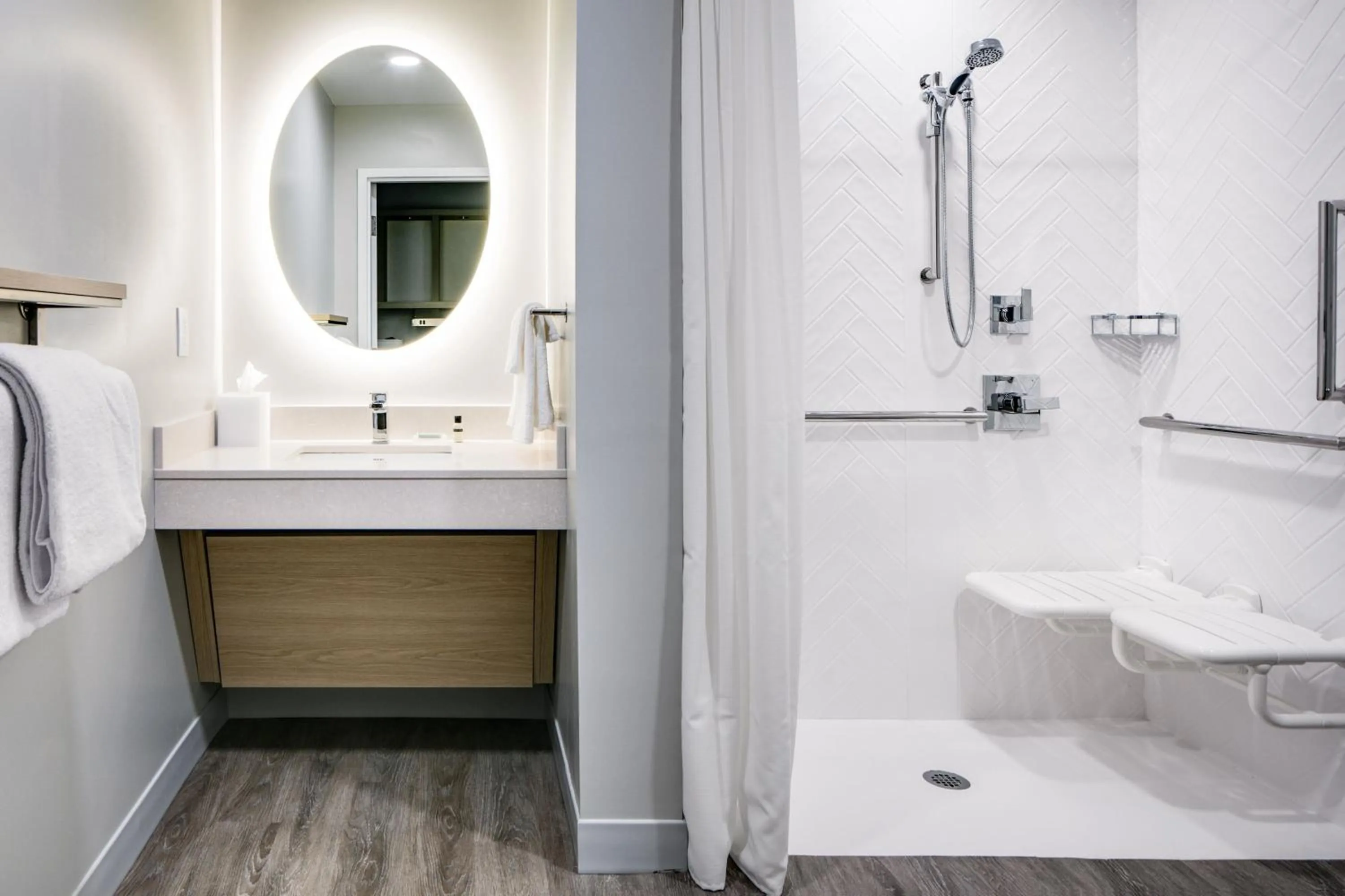 Bathroom in TownePlace Suites by Marriott Oconomowoc