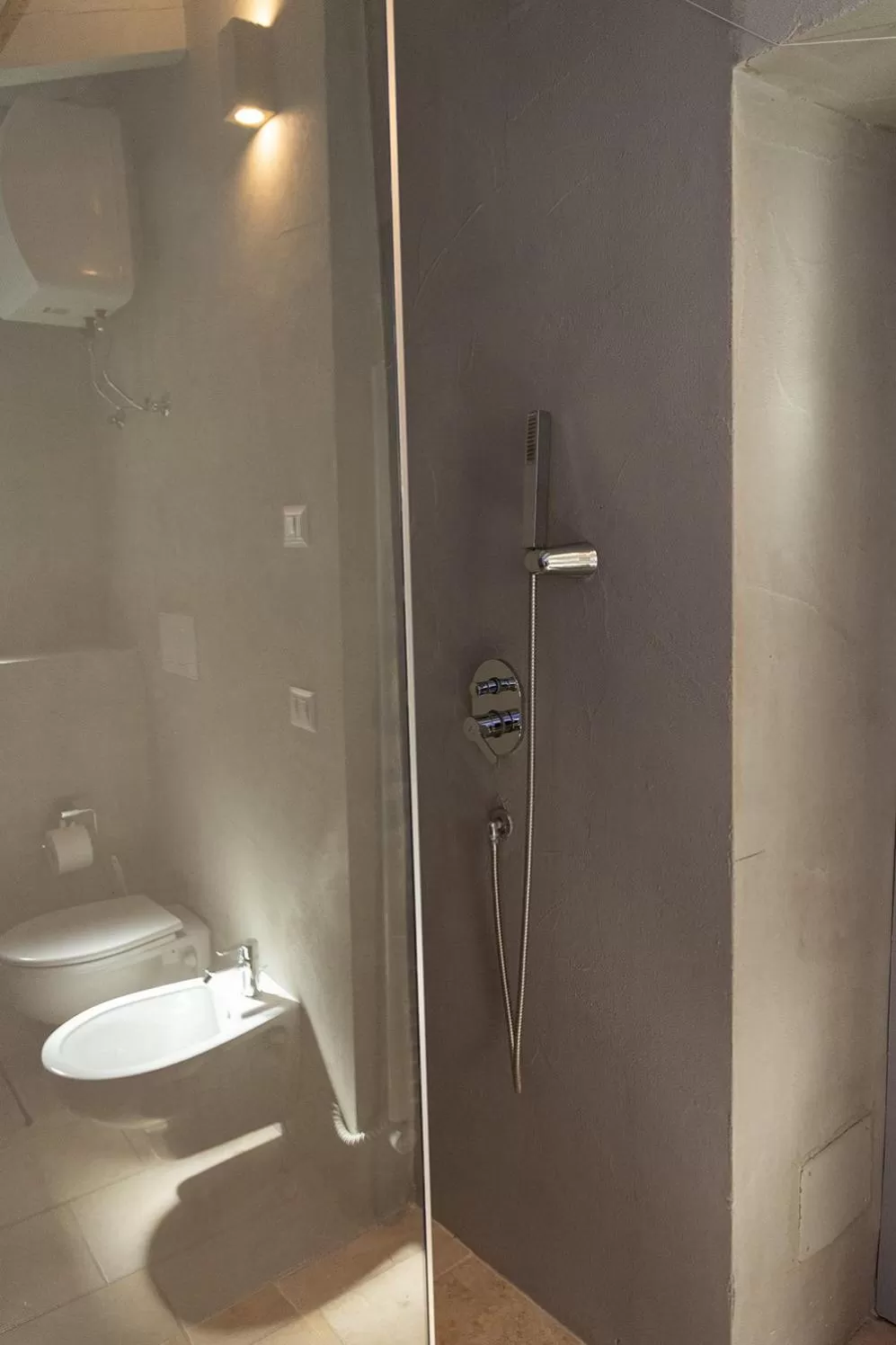 Shower in Graffiti Living - Affittacamere