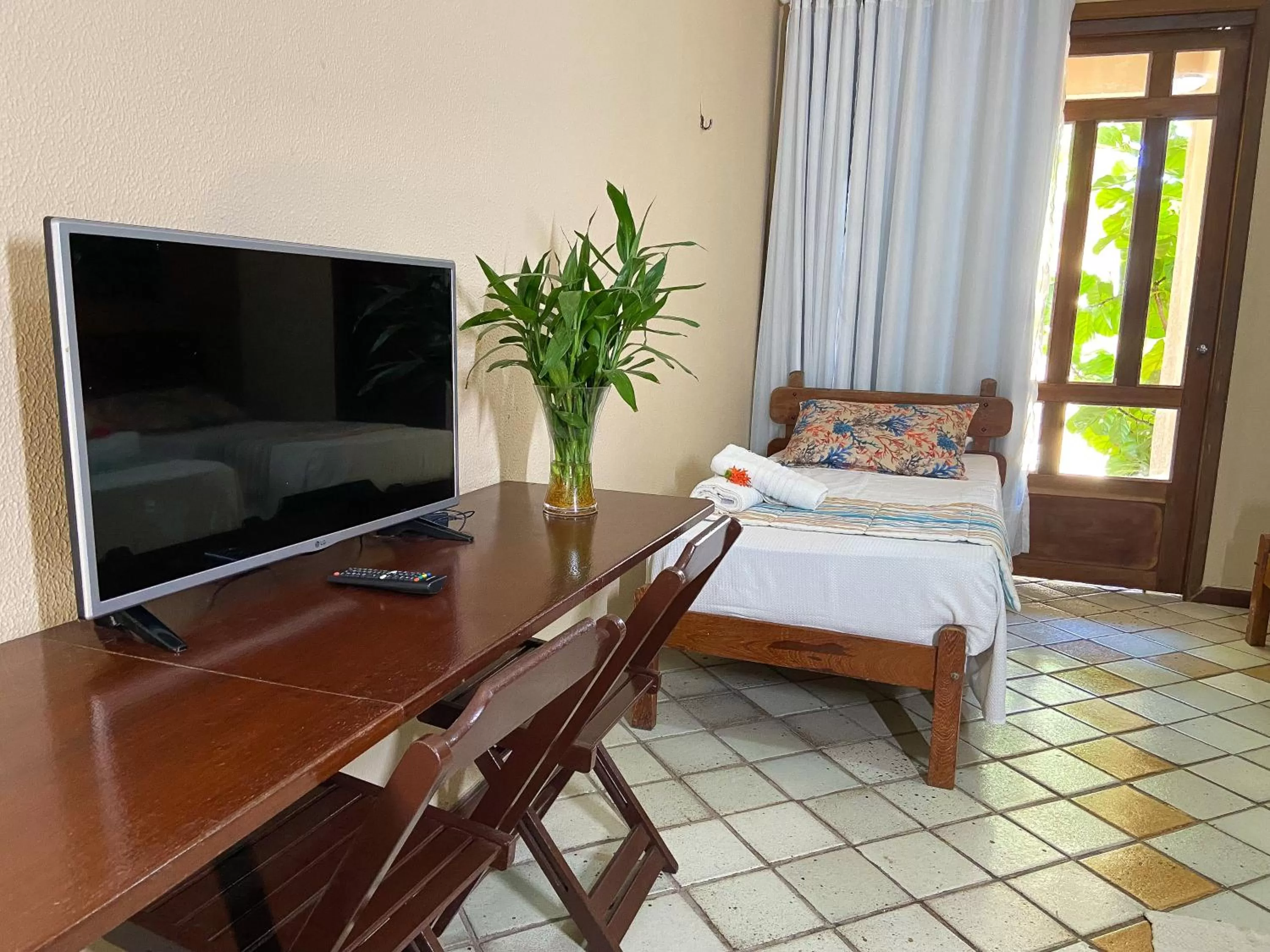 TV/Entertainment Center in Hotel Solar