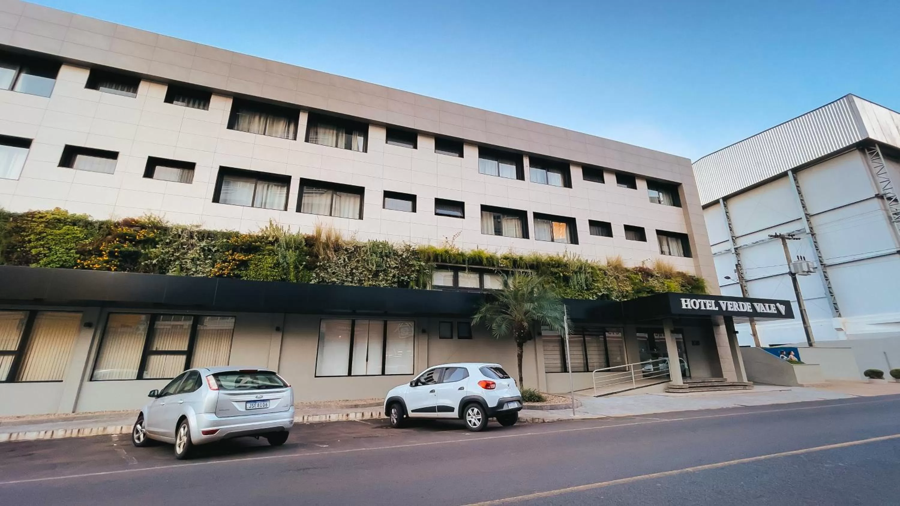 Property building in Verde Vale Hotel