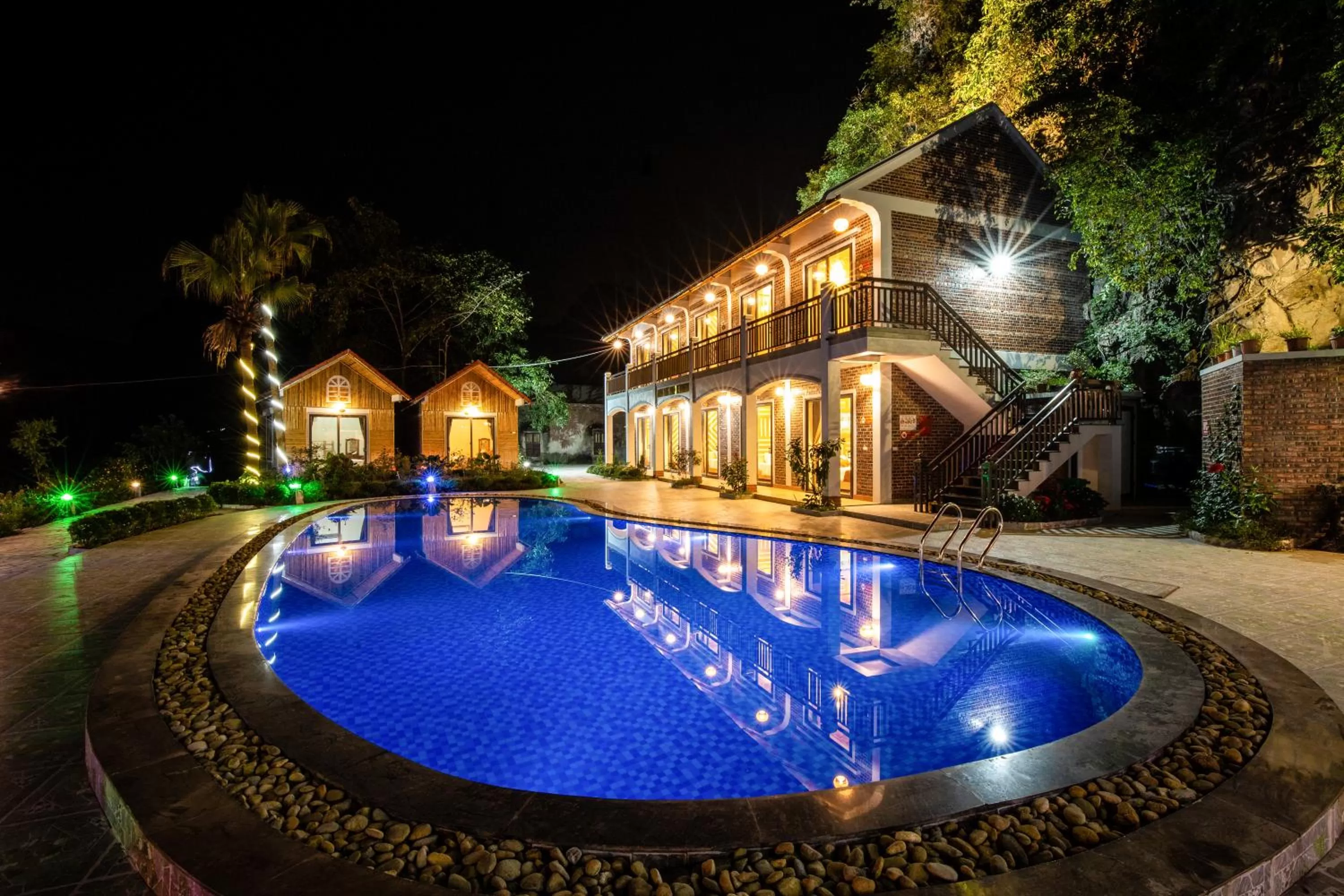 HoangLong Riverside Homestay