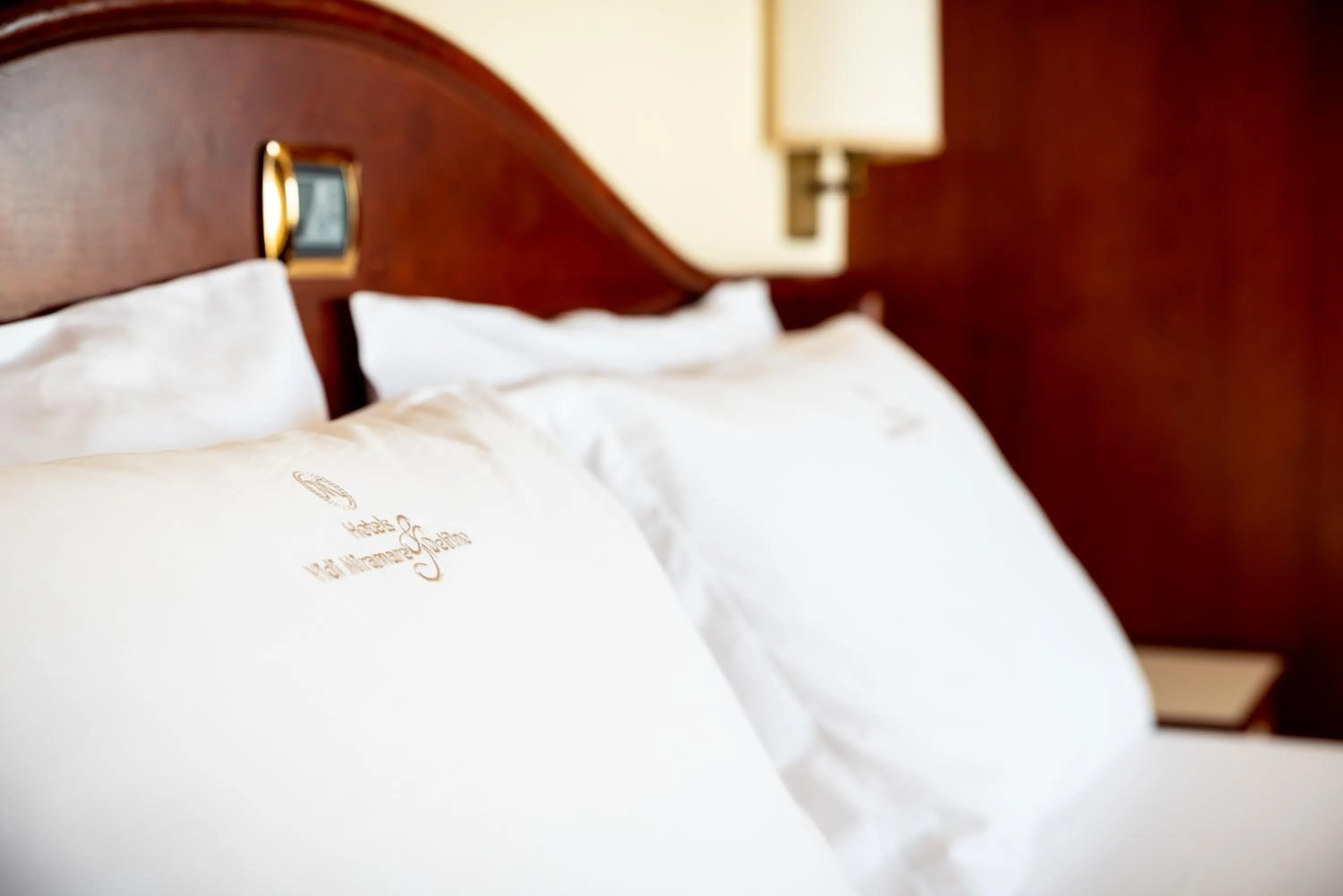 Bedroom, Bed in Hotels Vidi Miramare & Delfino