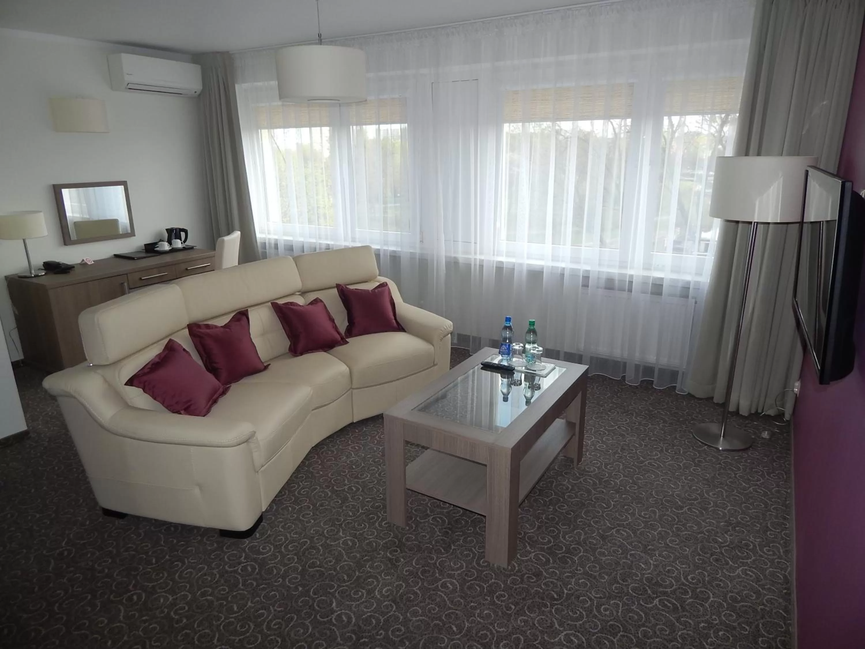 Bed in Hotel Gromada Pila