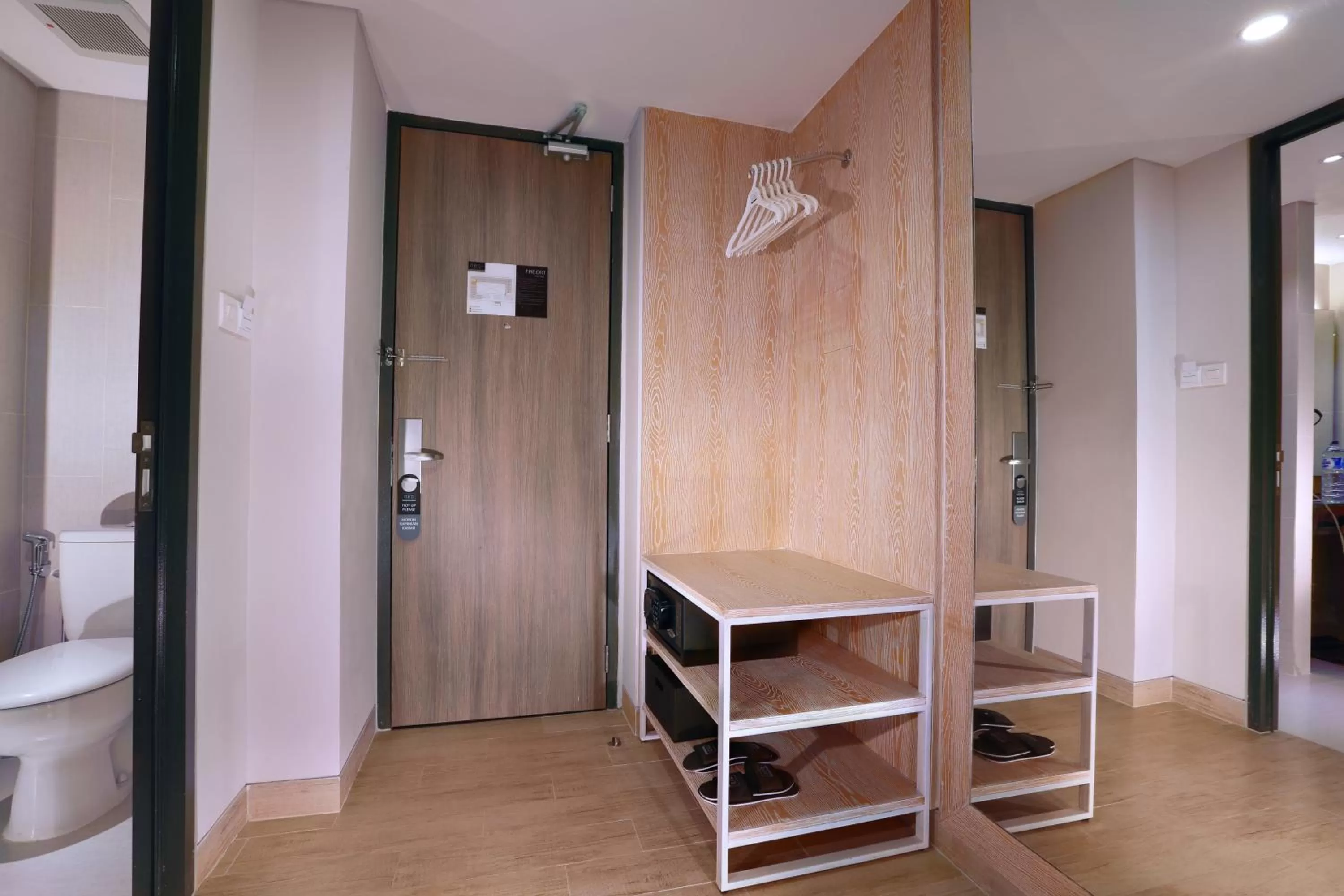 Photo of the whole room in Hotel NEO+ Kuta Legian by ASTON