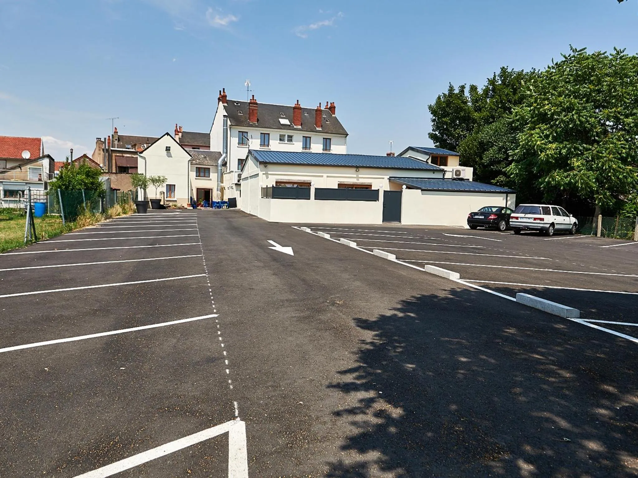 Area and facilities in Logis hôtel Au Relais Nivernais