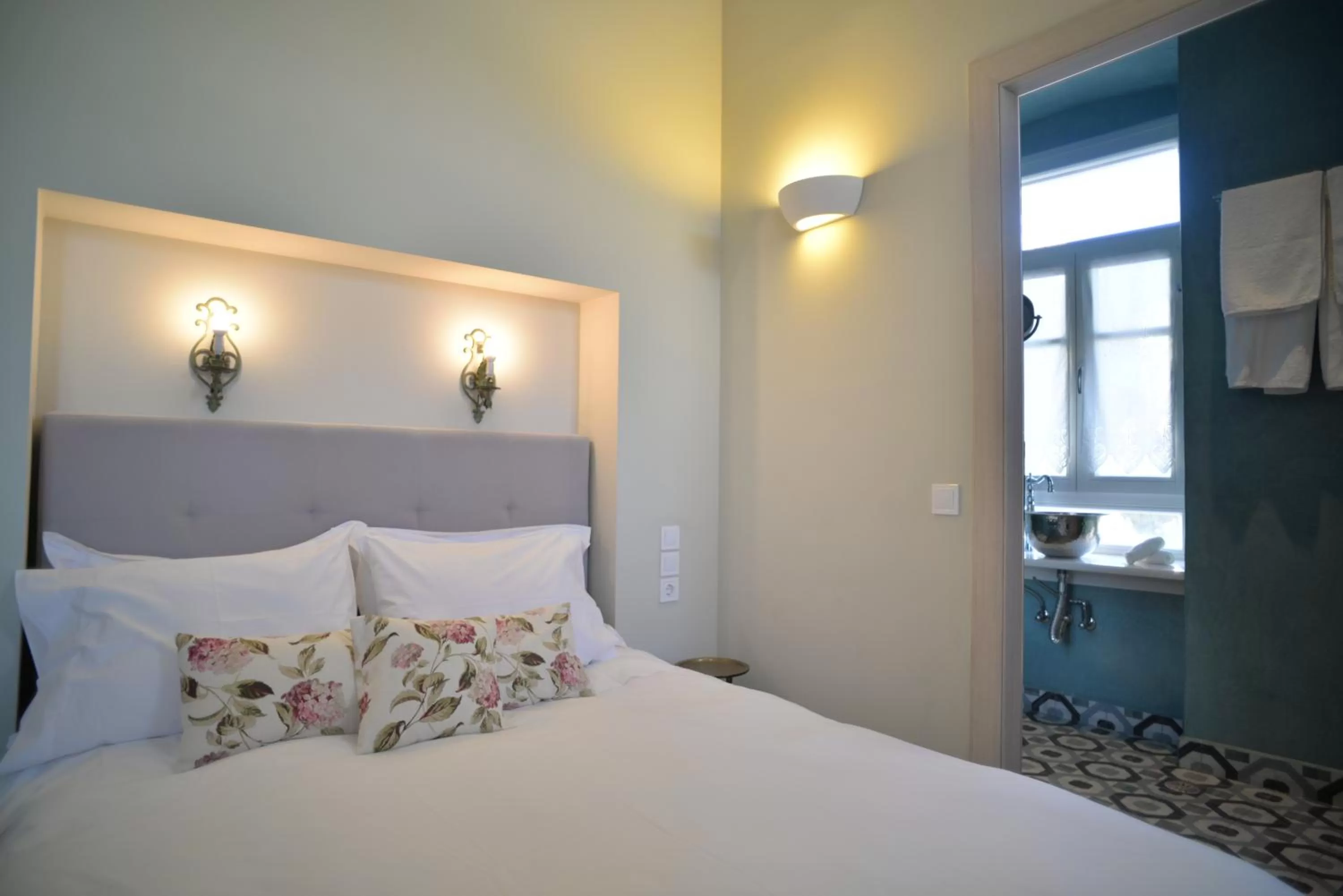 Shower, Bed in 1901 Hermoupolis