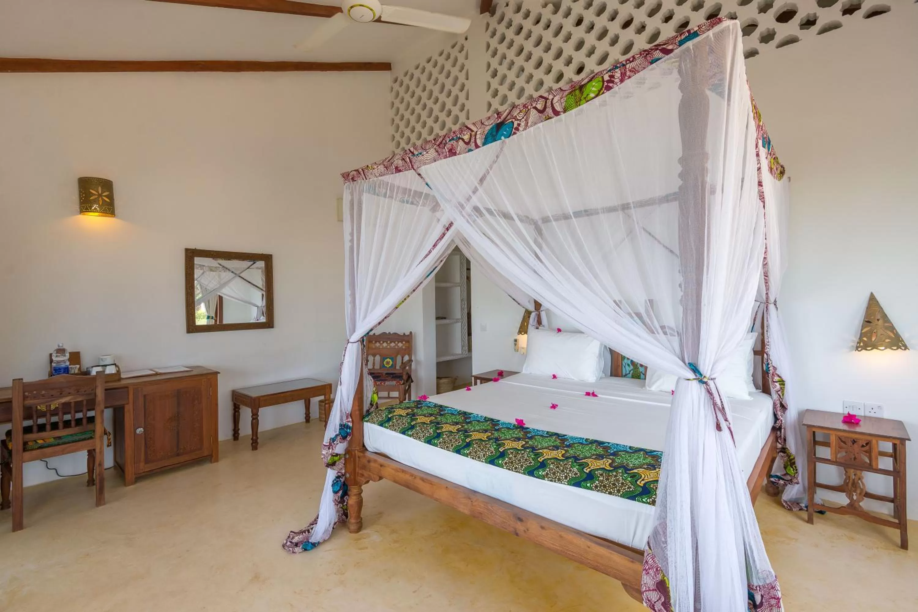 Photo of the whole room, Bed in Warere Beach