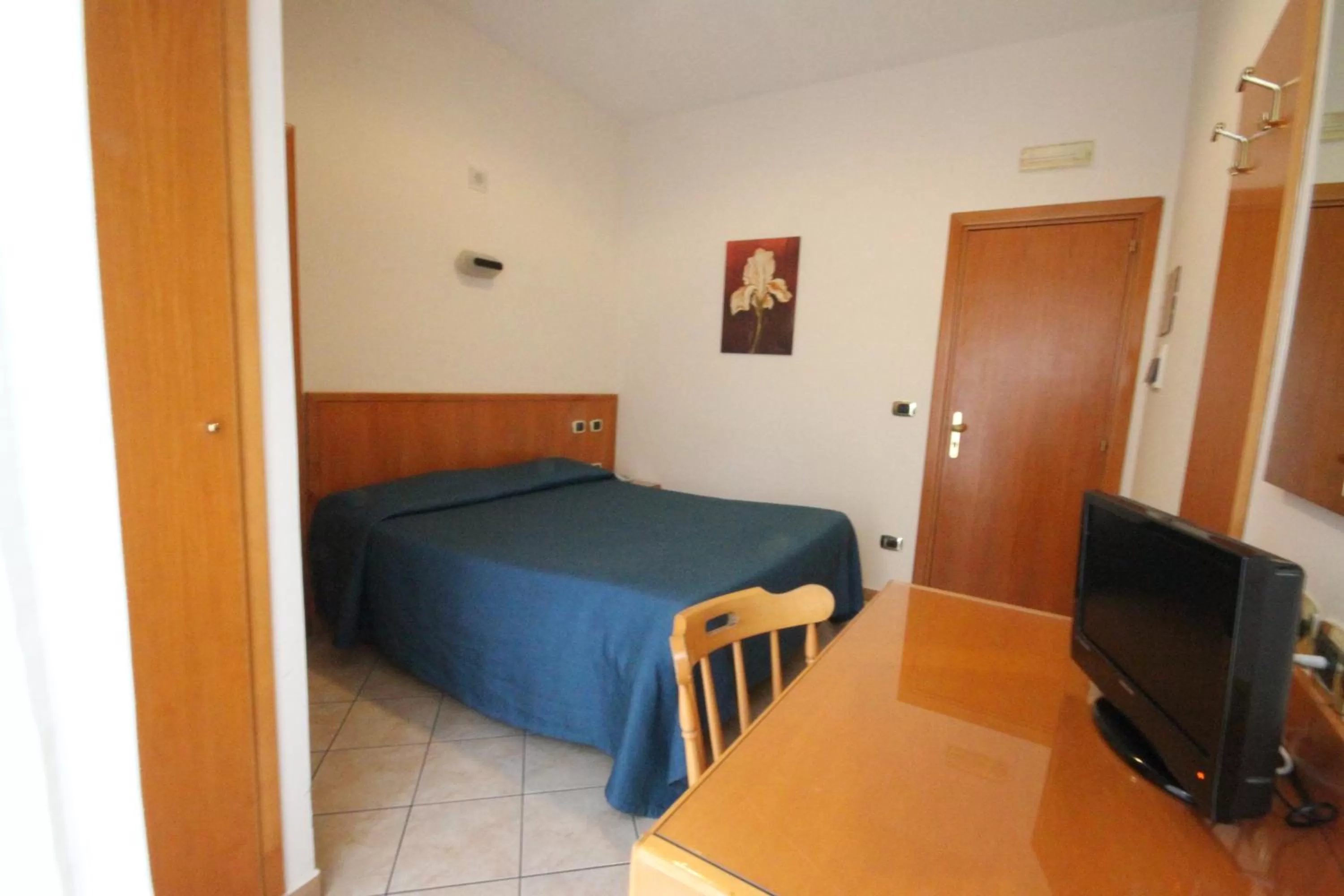 Bedroom, Bed in Hotel Zara Napoli