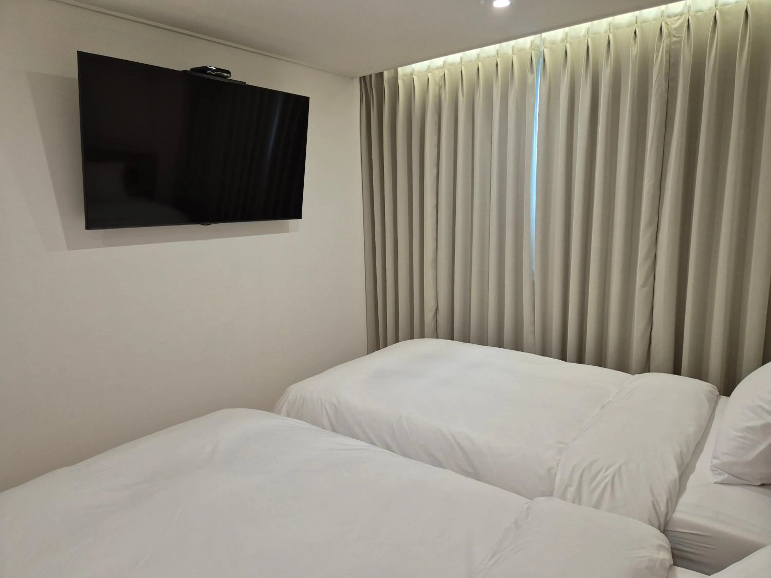 Property building, Bed in Gwang Jang Hotel