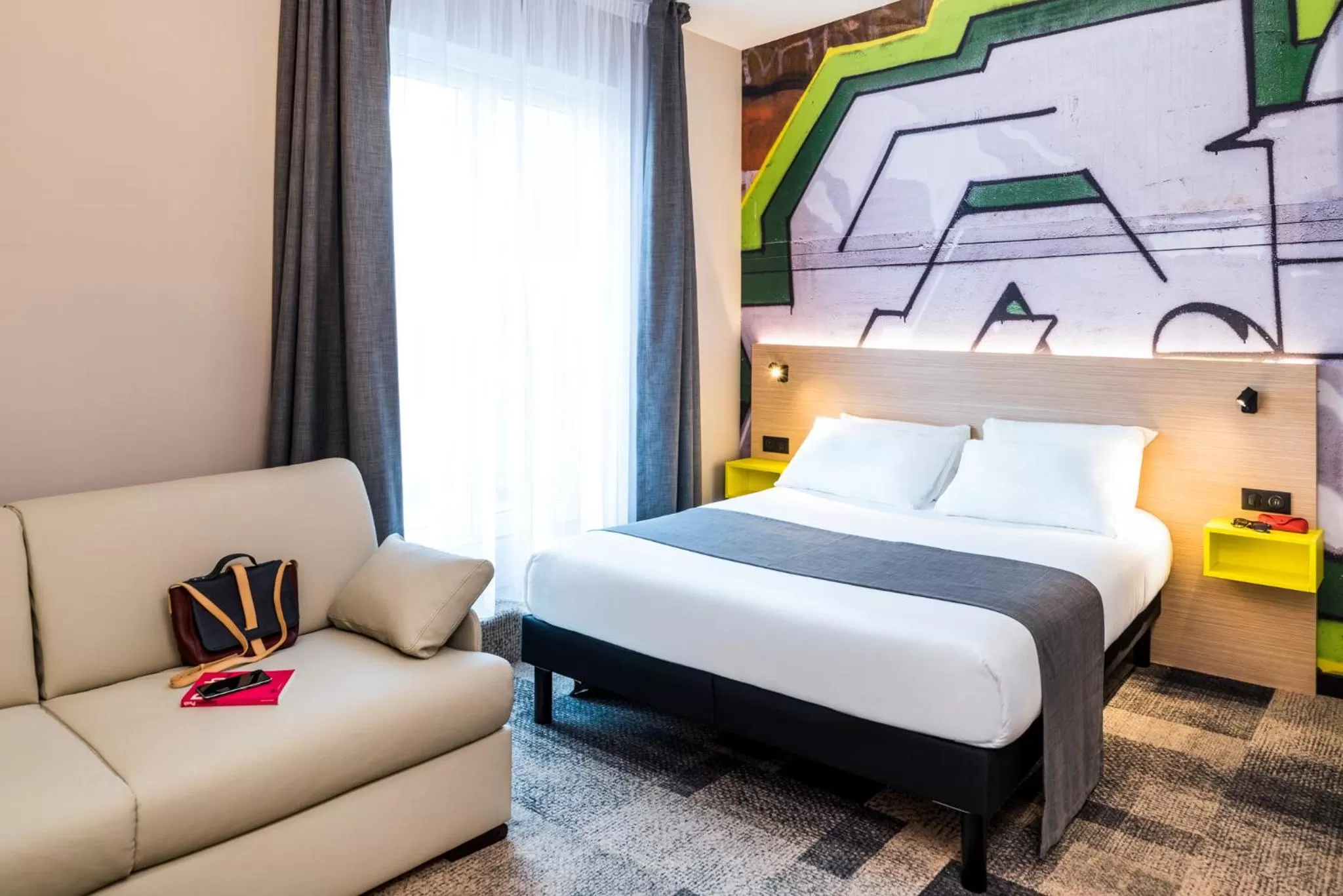 Bed in ibis Styles Clamart Gare Grand Paris