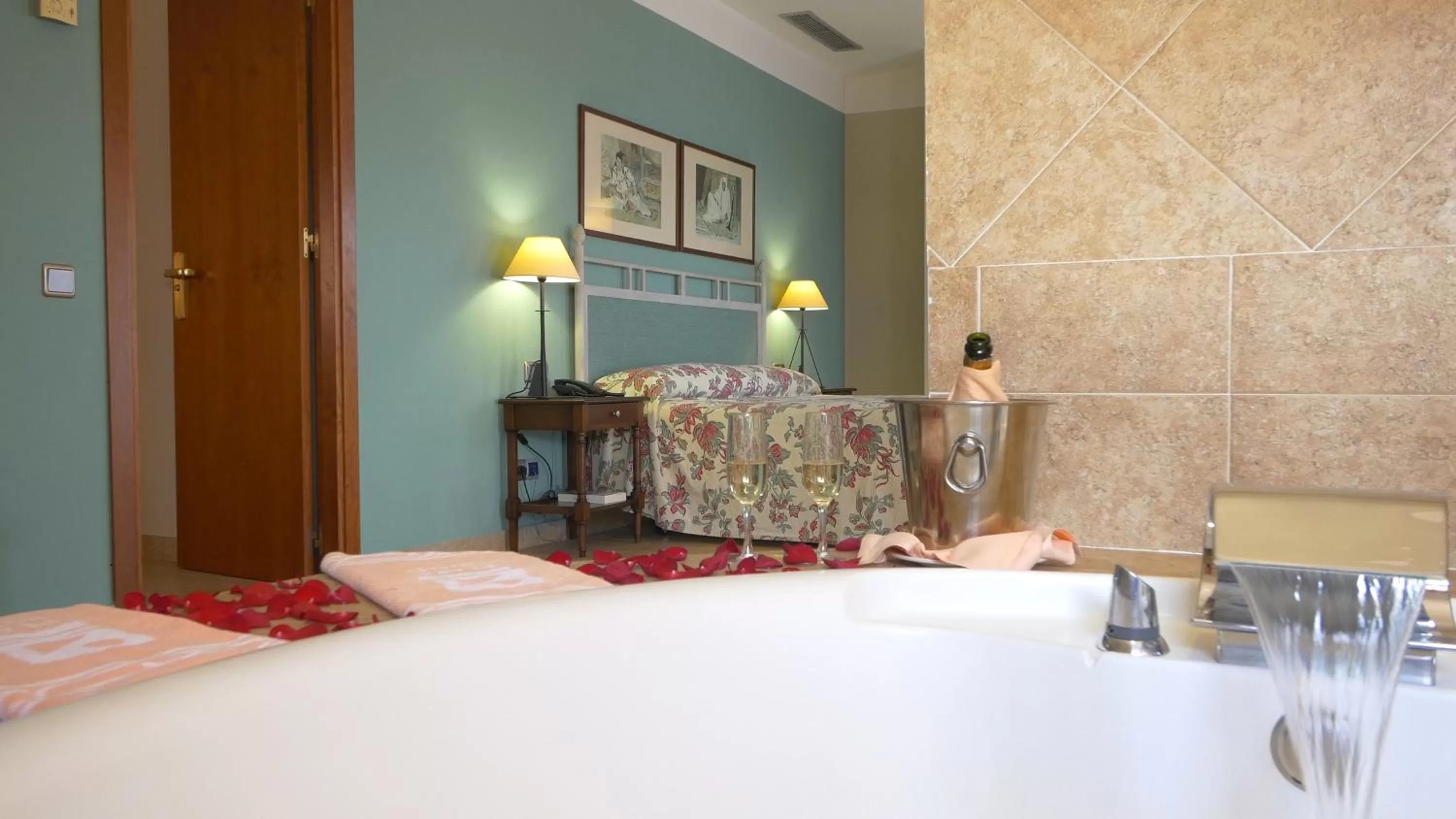 Bathroom, Bed in Playacanela