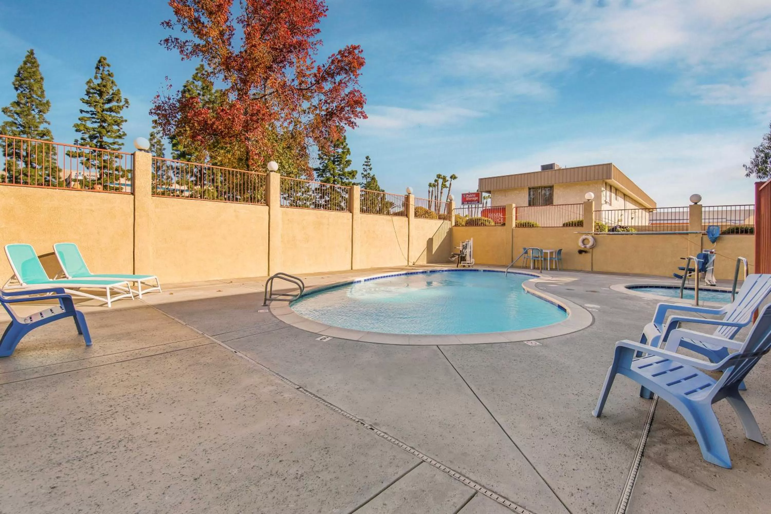 Swimming Pool in SureStay Hotel by Best Western Fontana