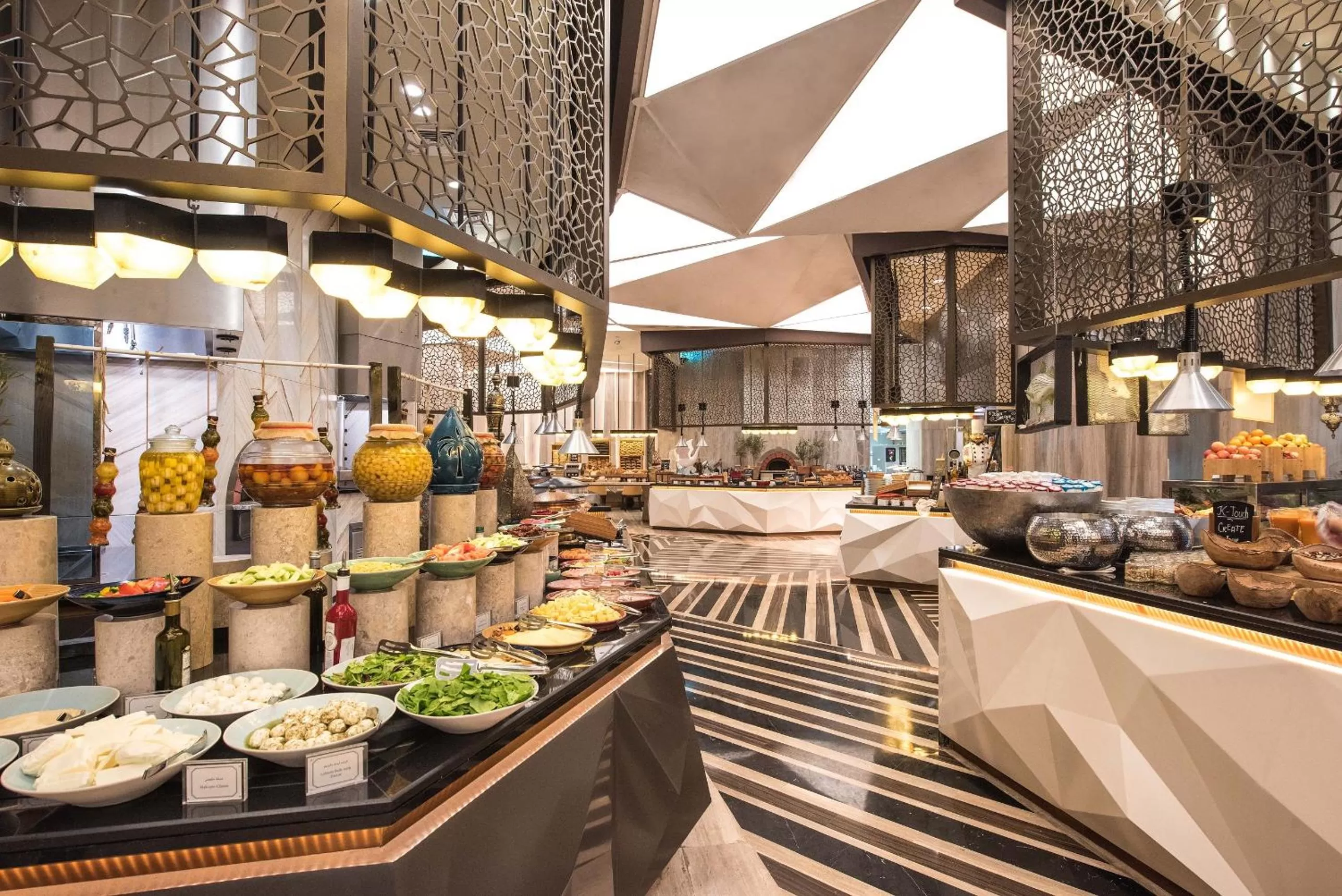 Restaurant/places to eat in Kempinski Hotel Muscat