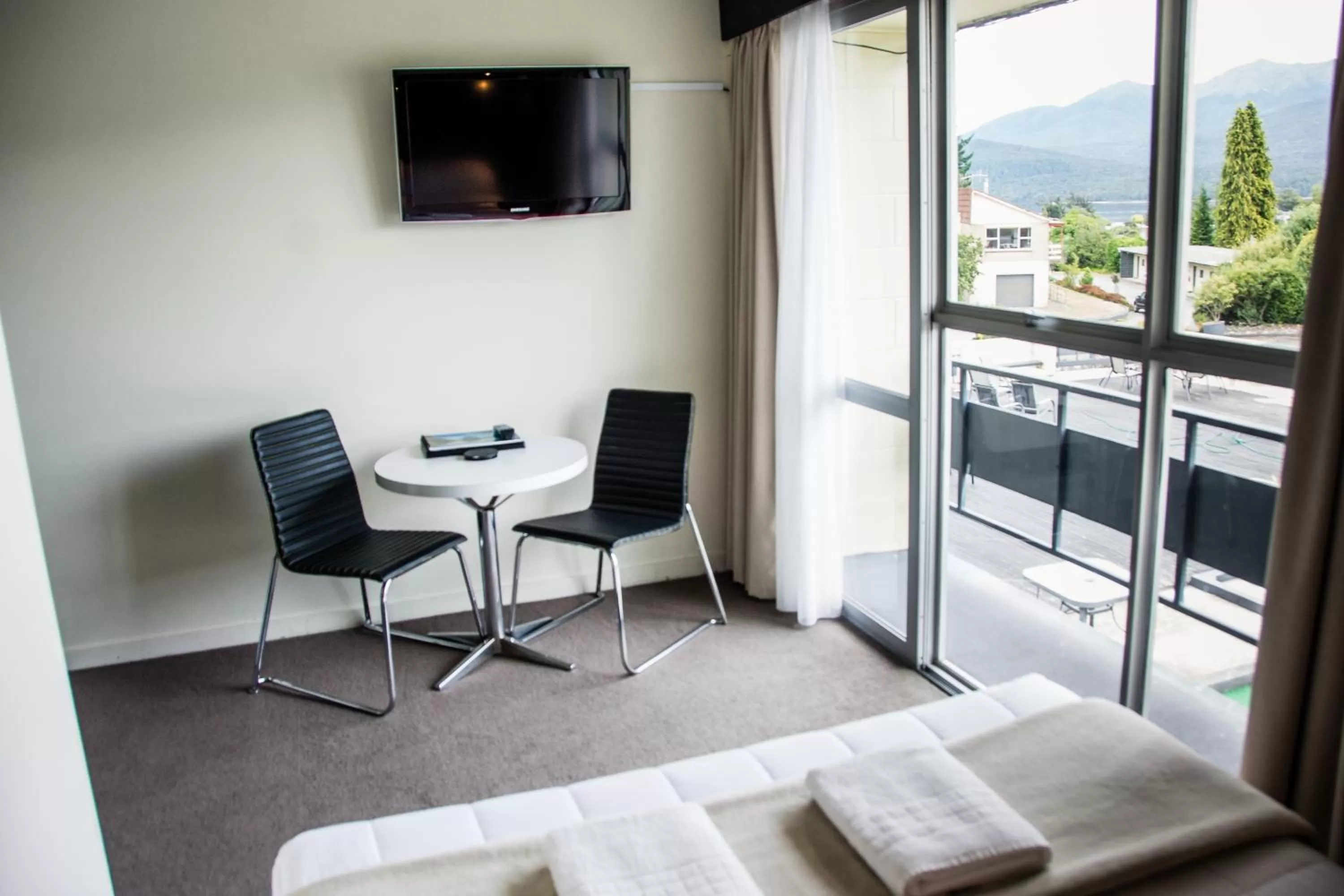 Living room in Fiordland Hotel