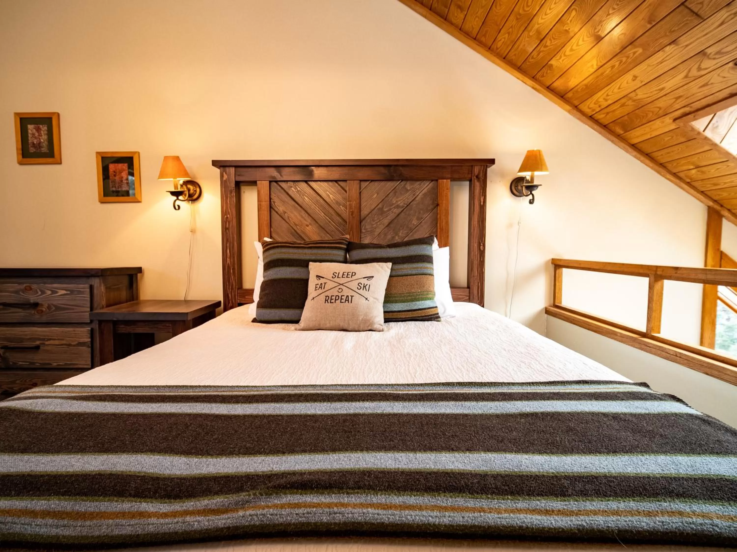 Bed in Caribou Highlands Lodge