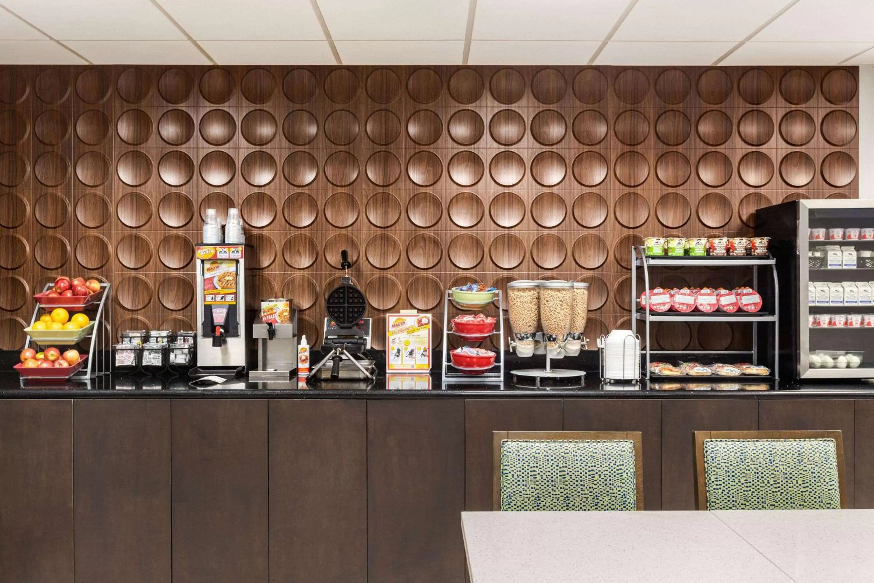 Breakfast in Wingate by Wyndham Port Wentworth Savannah Area