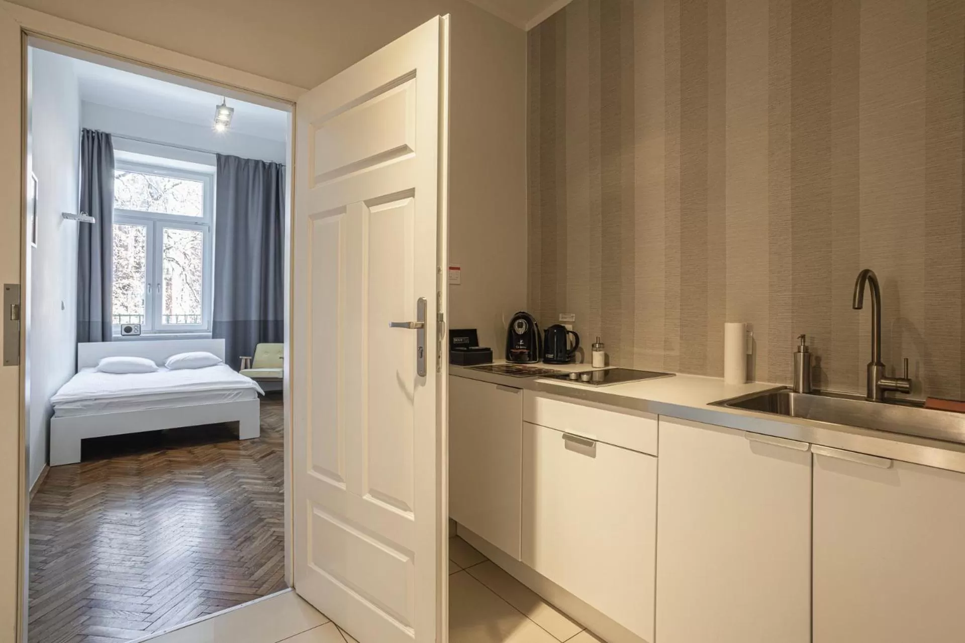 Kitchen or kitchenette, Bed in NOVUMHOUSE - Straszewskiego