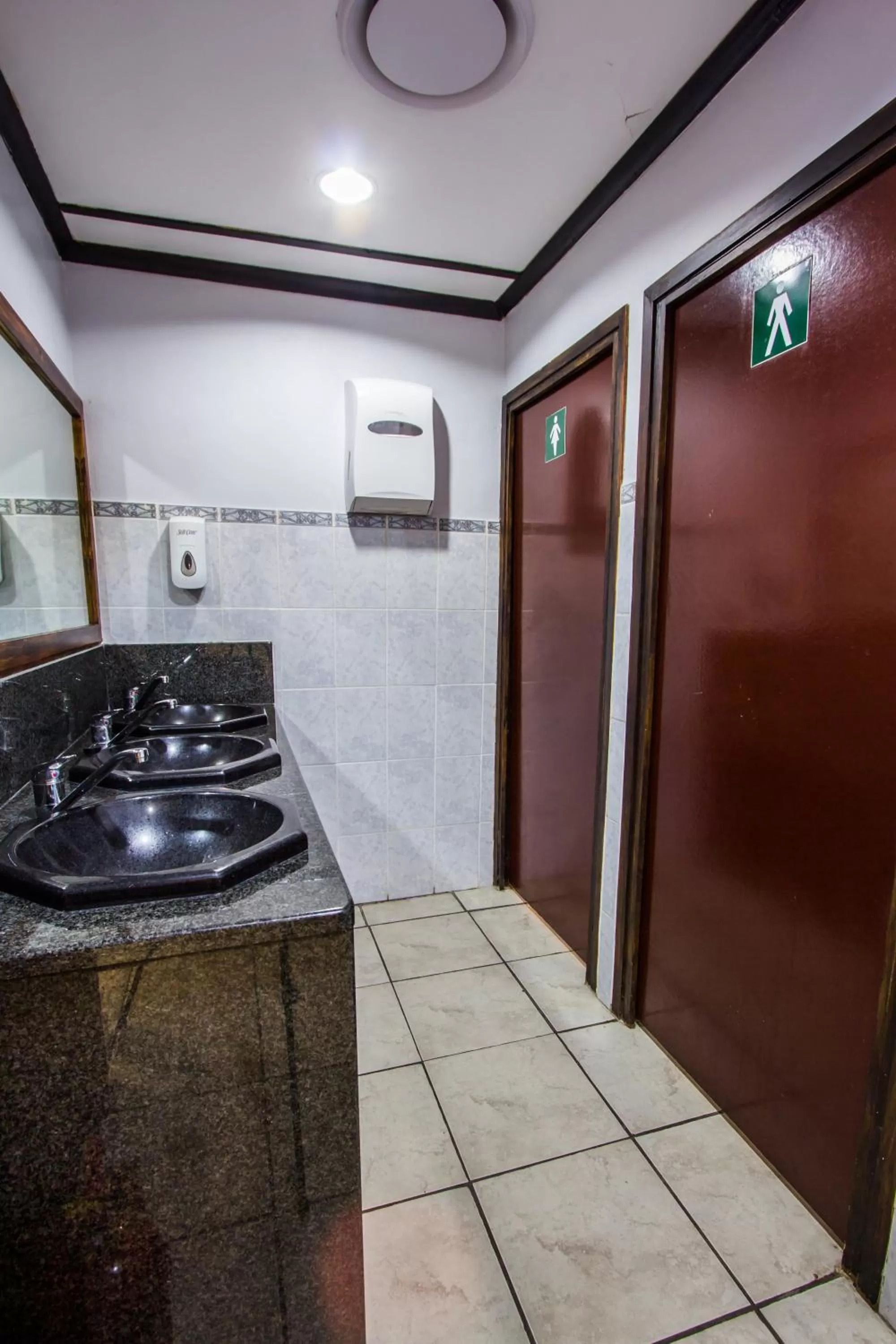 Banquet/Function facilities, Kitchen/Kitchenette in Imvubu Lodge