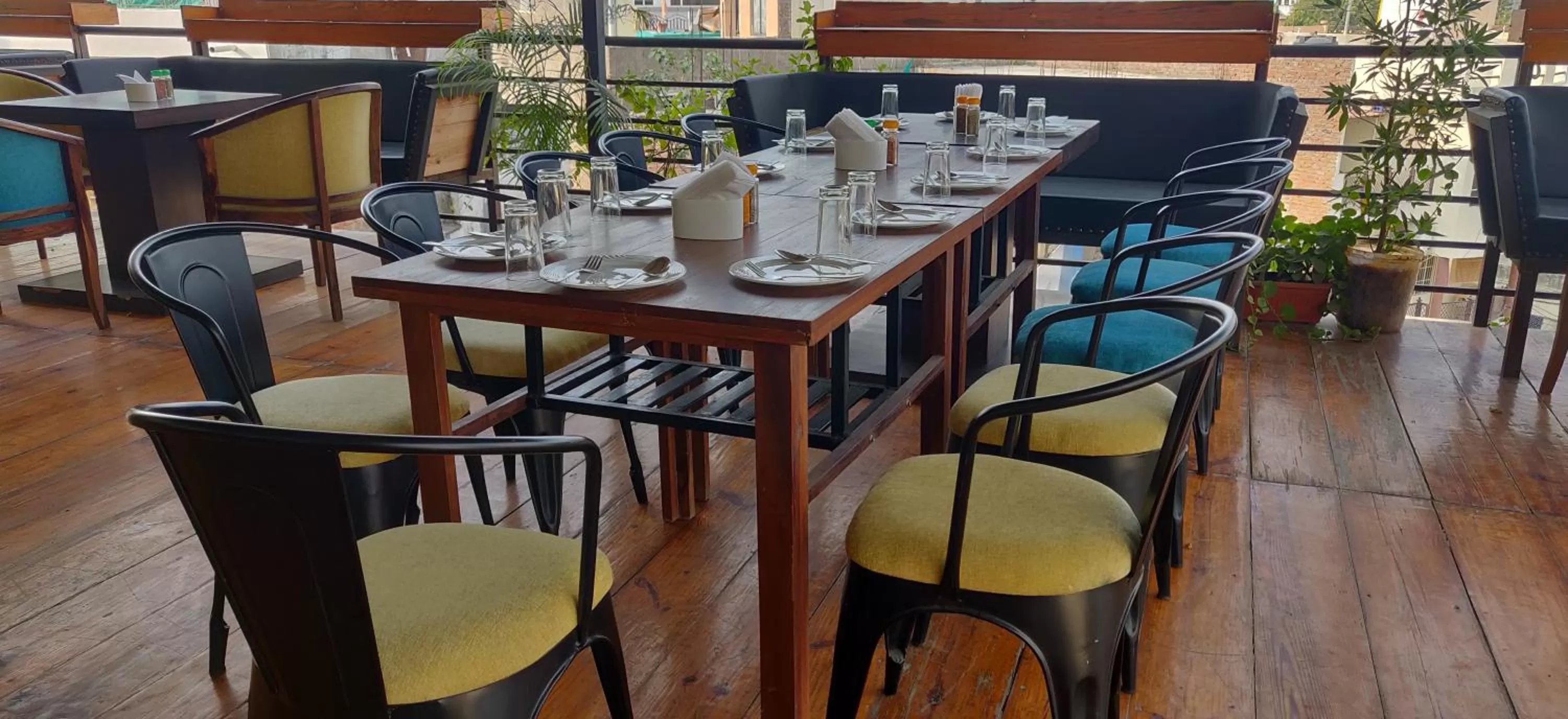 Restaurant/Places to Eat in Hotel VIP