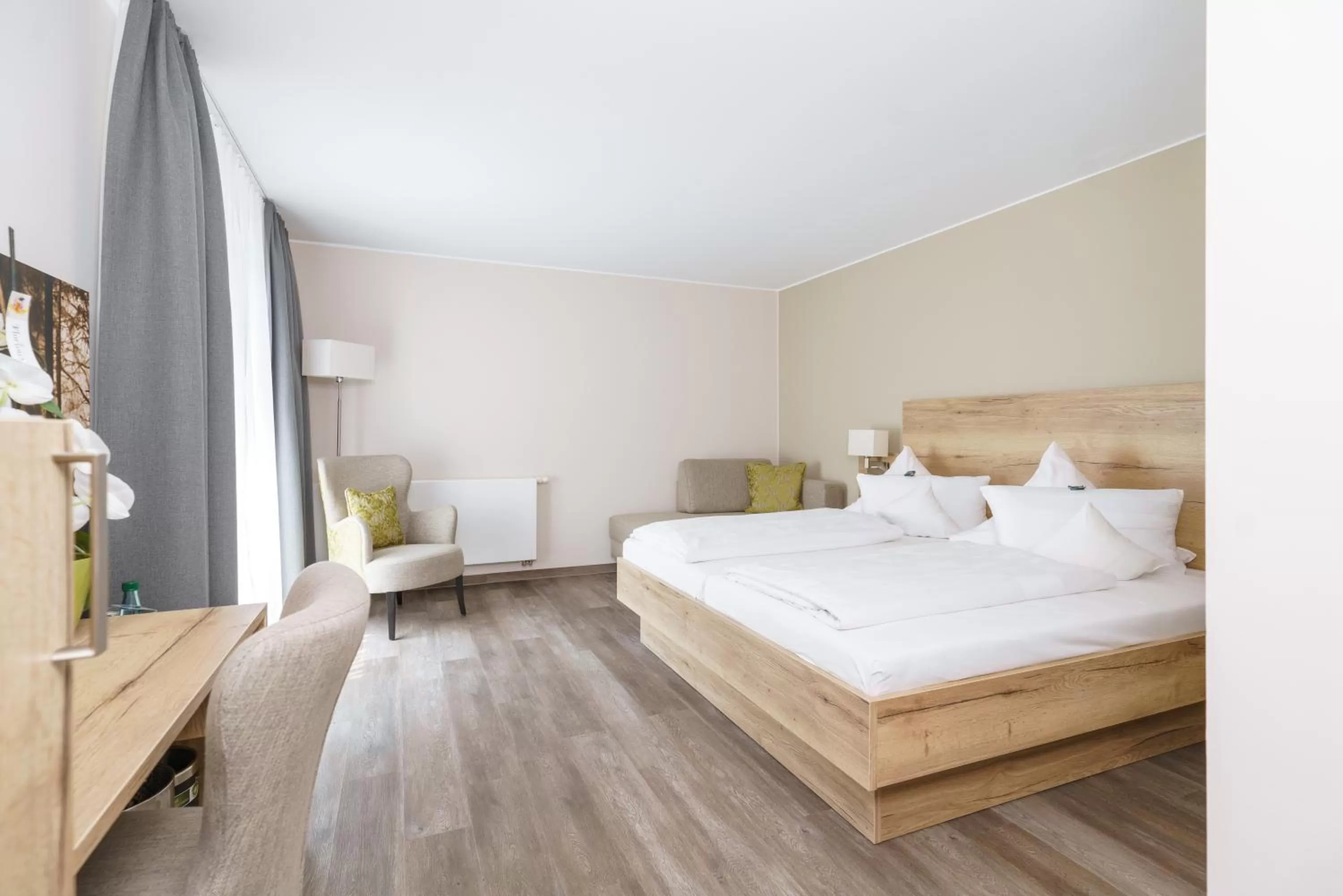 Bed in Hotel Forsthaus Grüna Betreibergesellschaft mbH