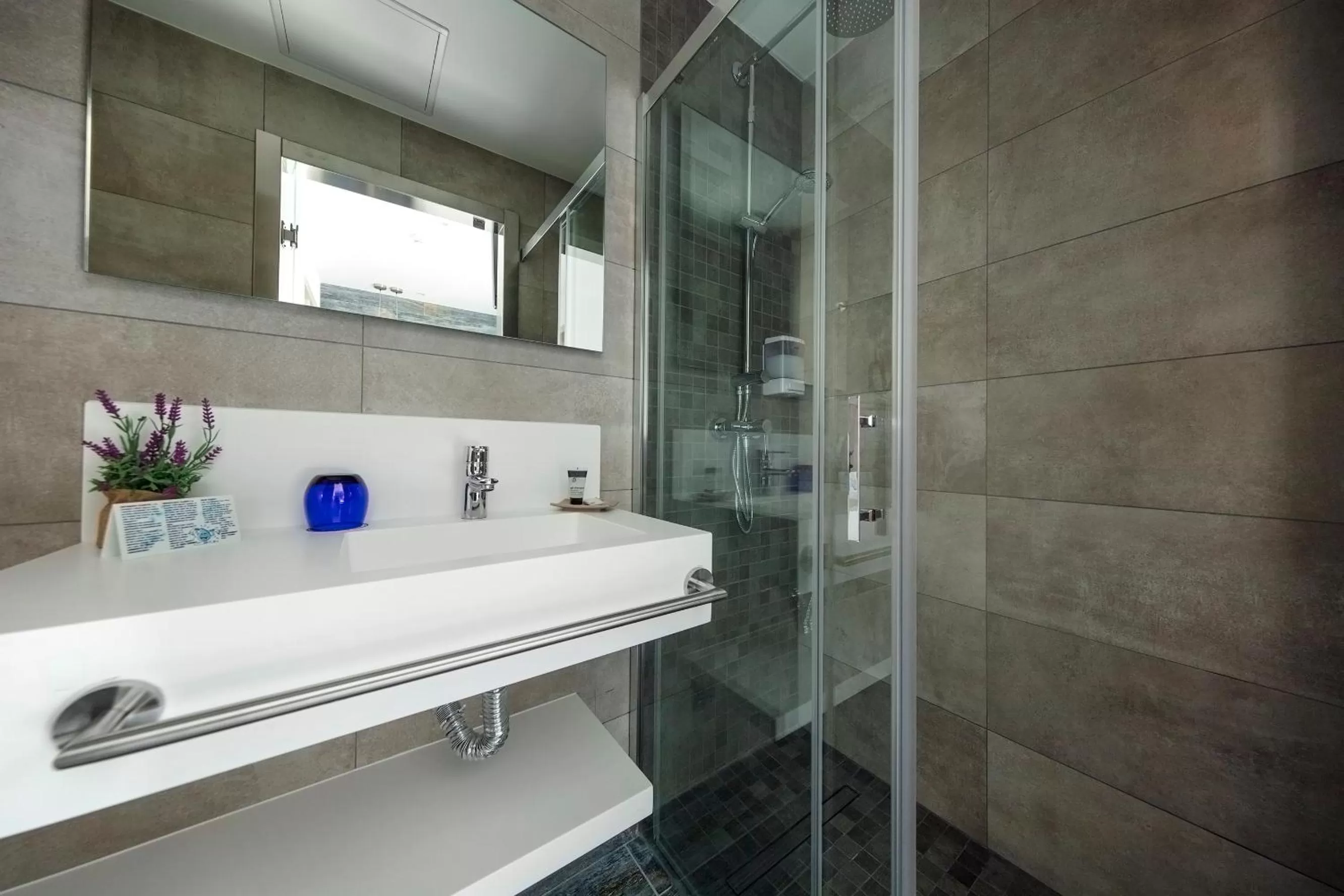 Bathroom in Hotel Oasis