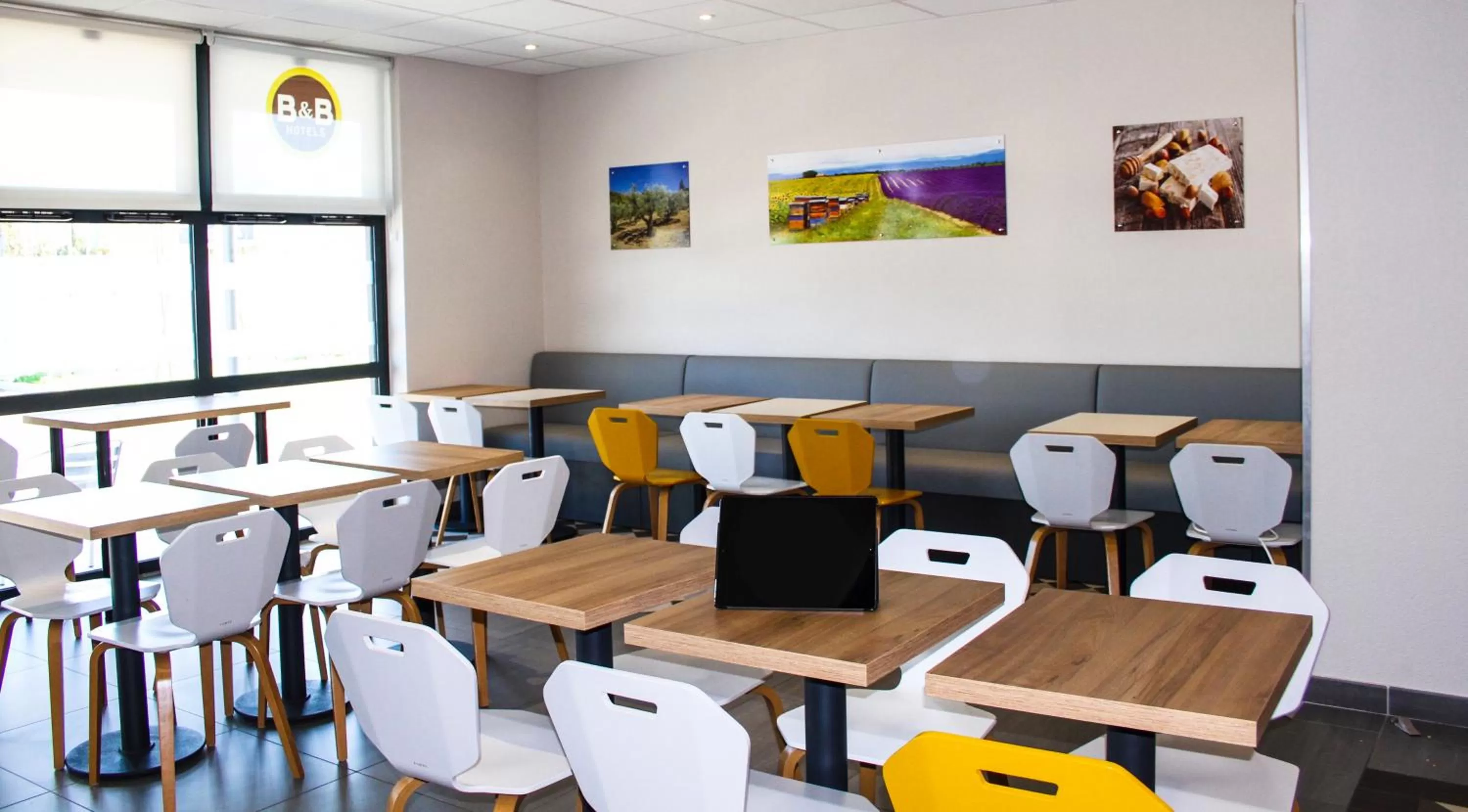 Buffet breakfast in B&B HOTEL Montélimar Sud