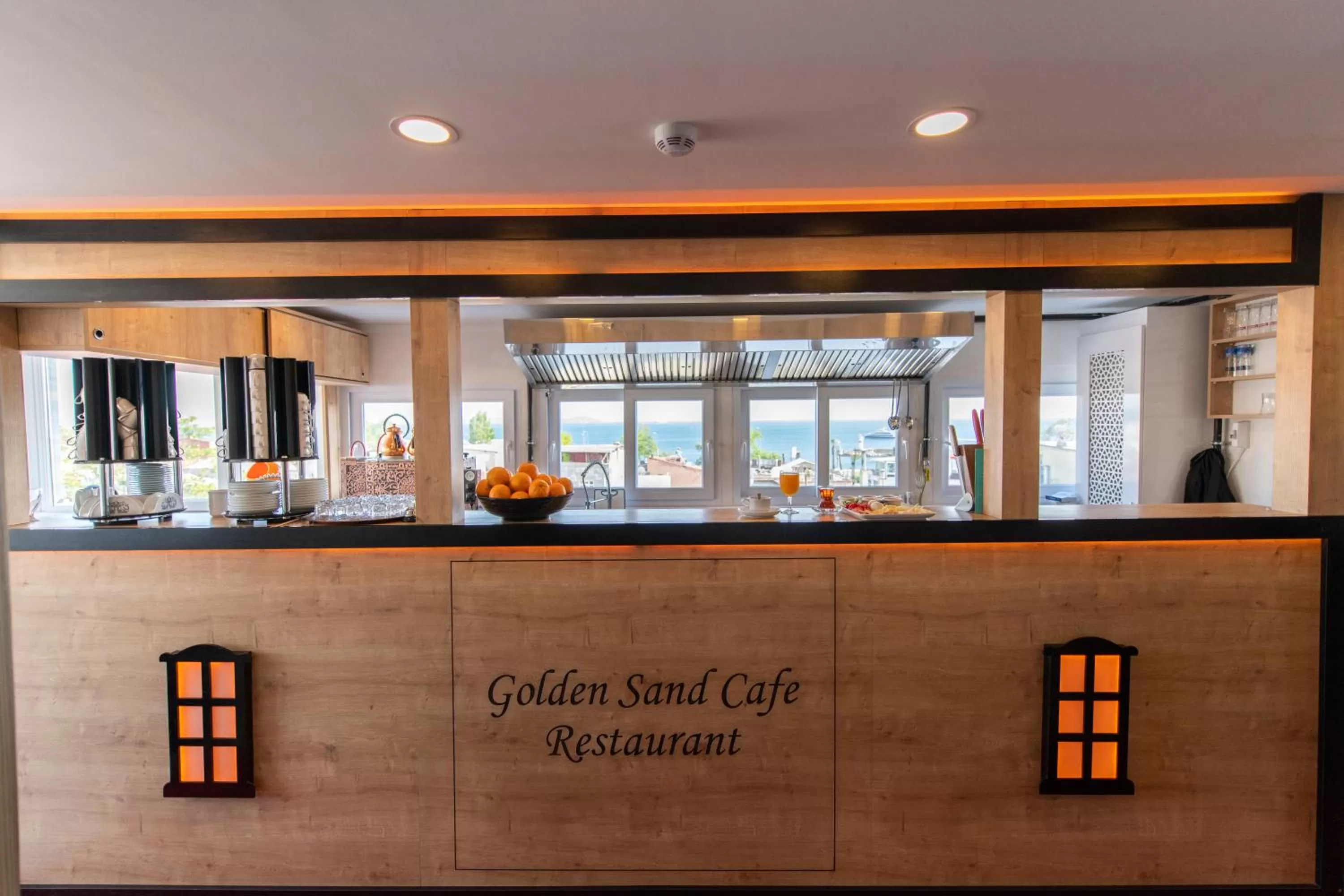 Kitchen or kitchenette in Golden Sand Hotel