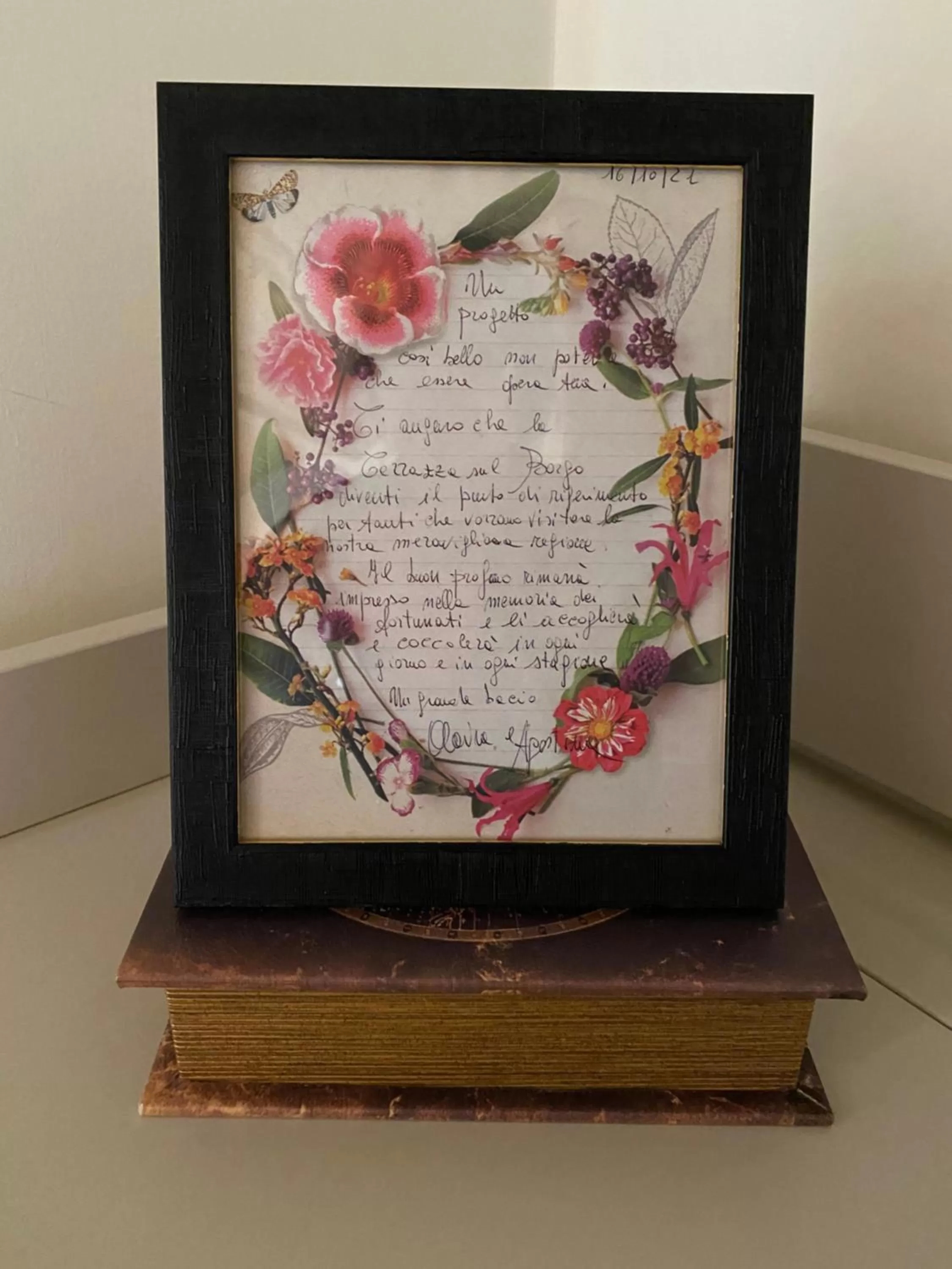 Decorative detail, TV/Entertainment Center in B&B Terrazza Sul Borgo