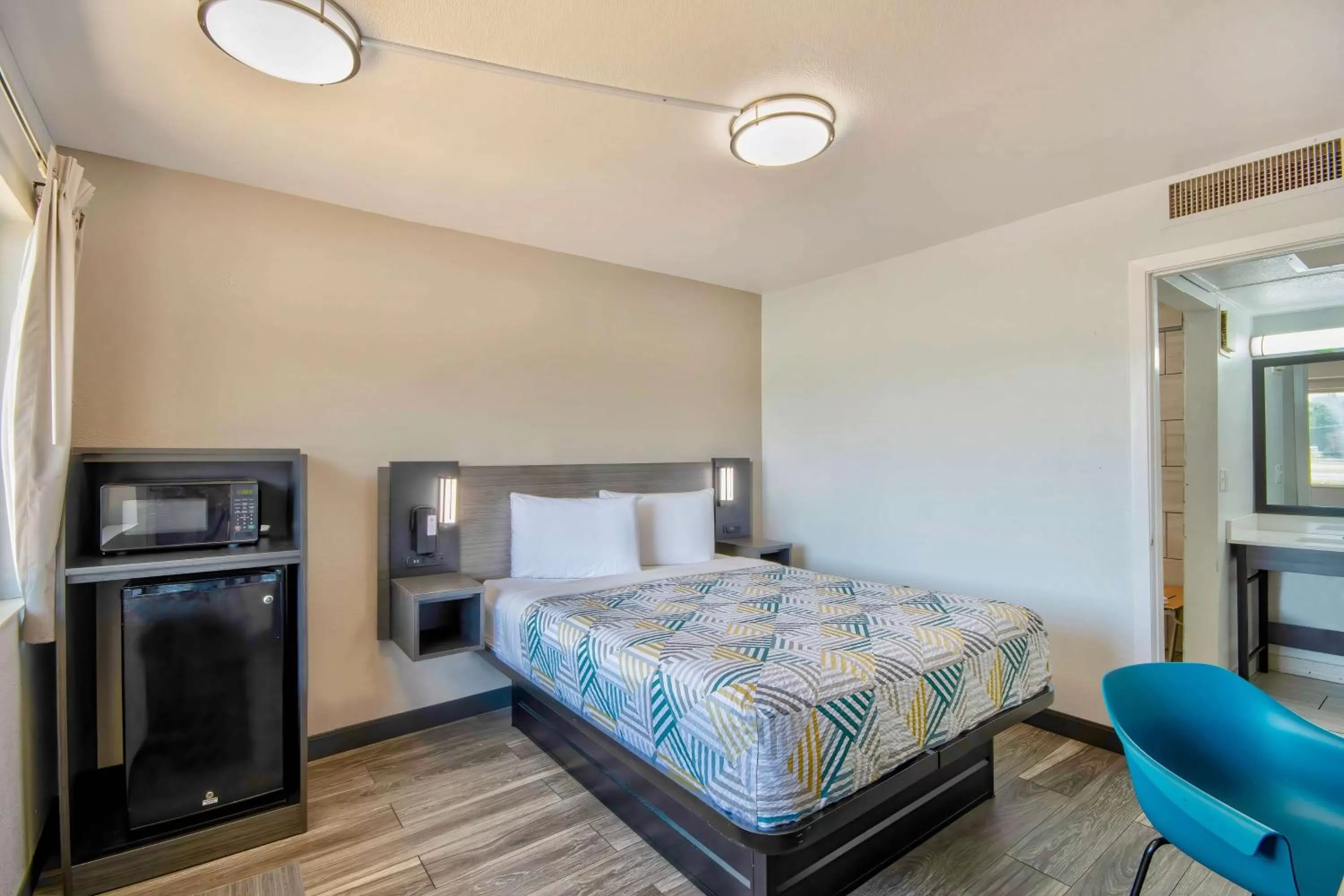 Bedroom, Bed in Motel 6-Russellville, AR