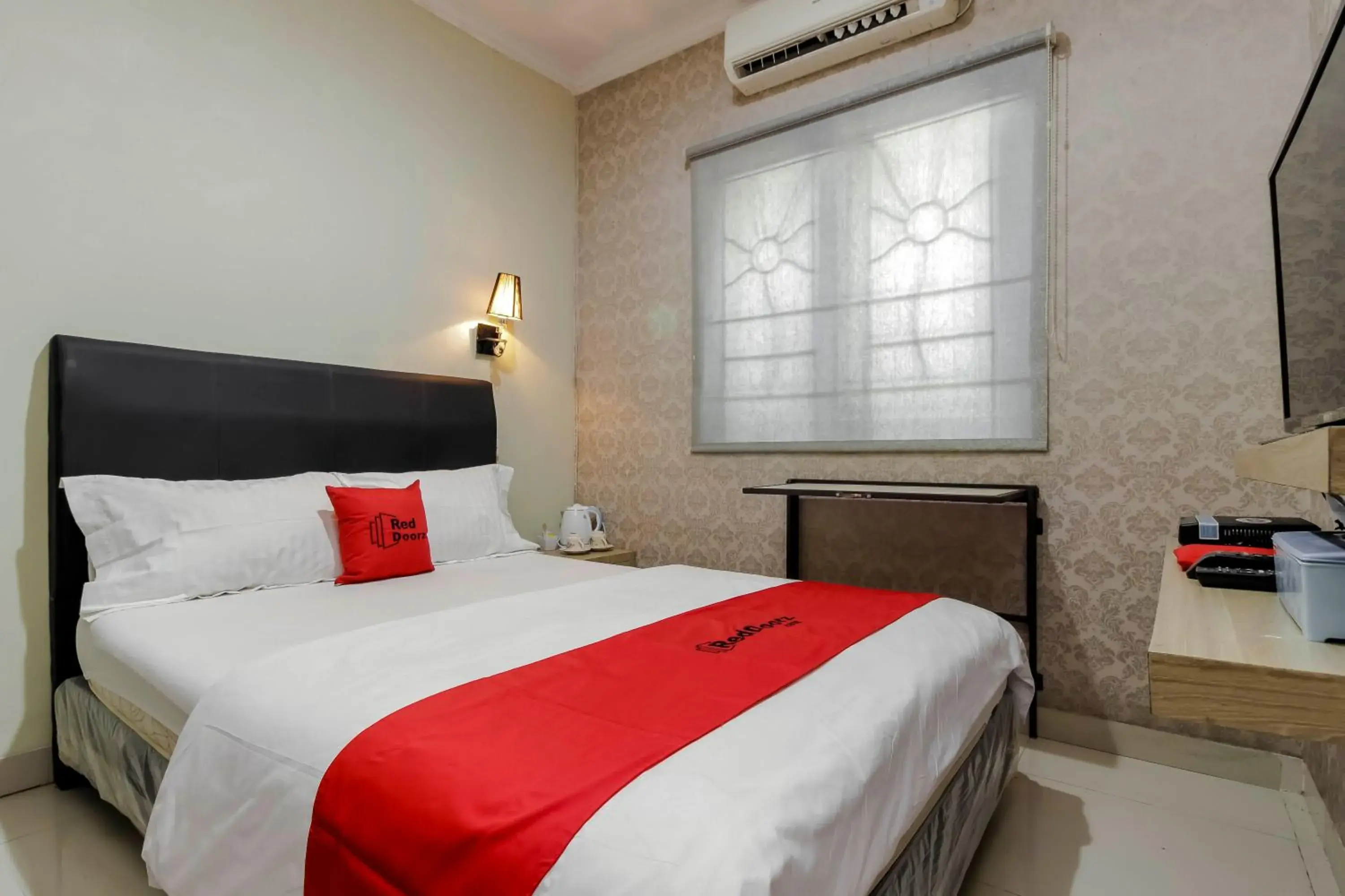RedDoorz Plus near Lippo Cikarang Mall RedDoorz Plus near Lippo Cikarang Mall