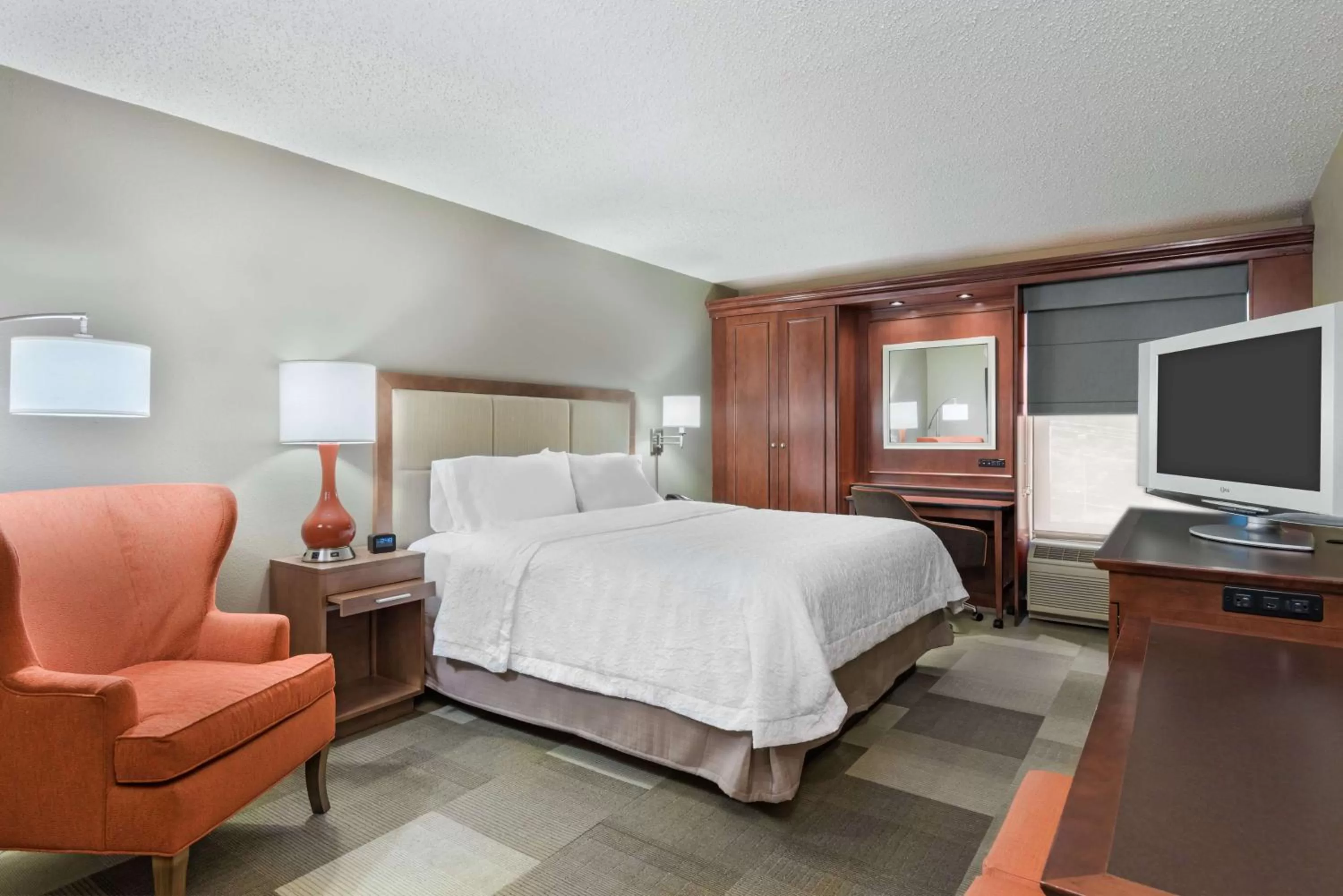 Bed in Hampton Inn Boston / Marlborough