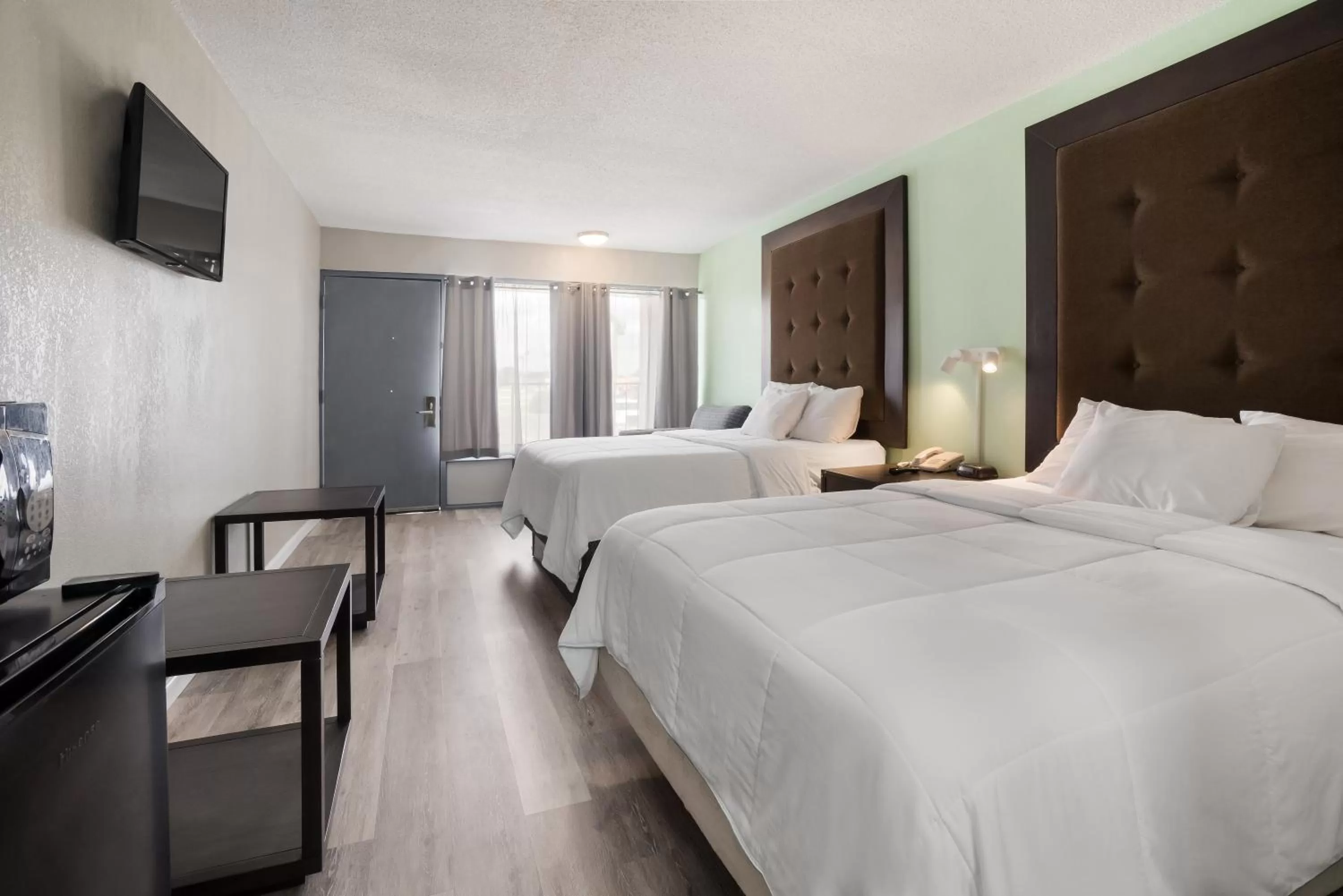 Bed in Americas Best Value Inn and Suites Blytheville by Sonesta