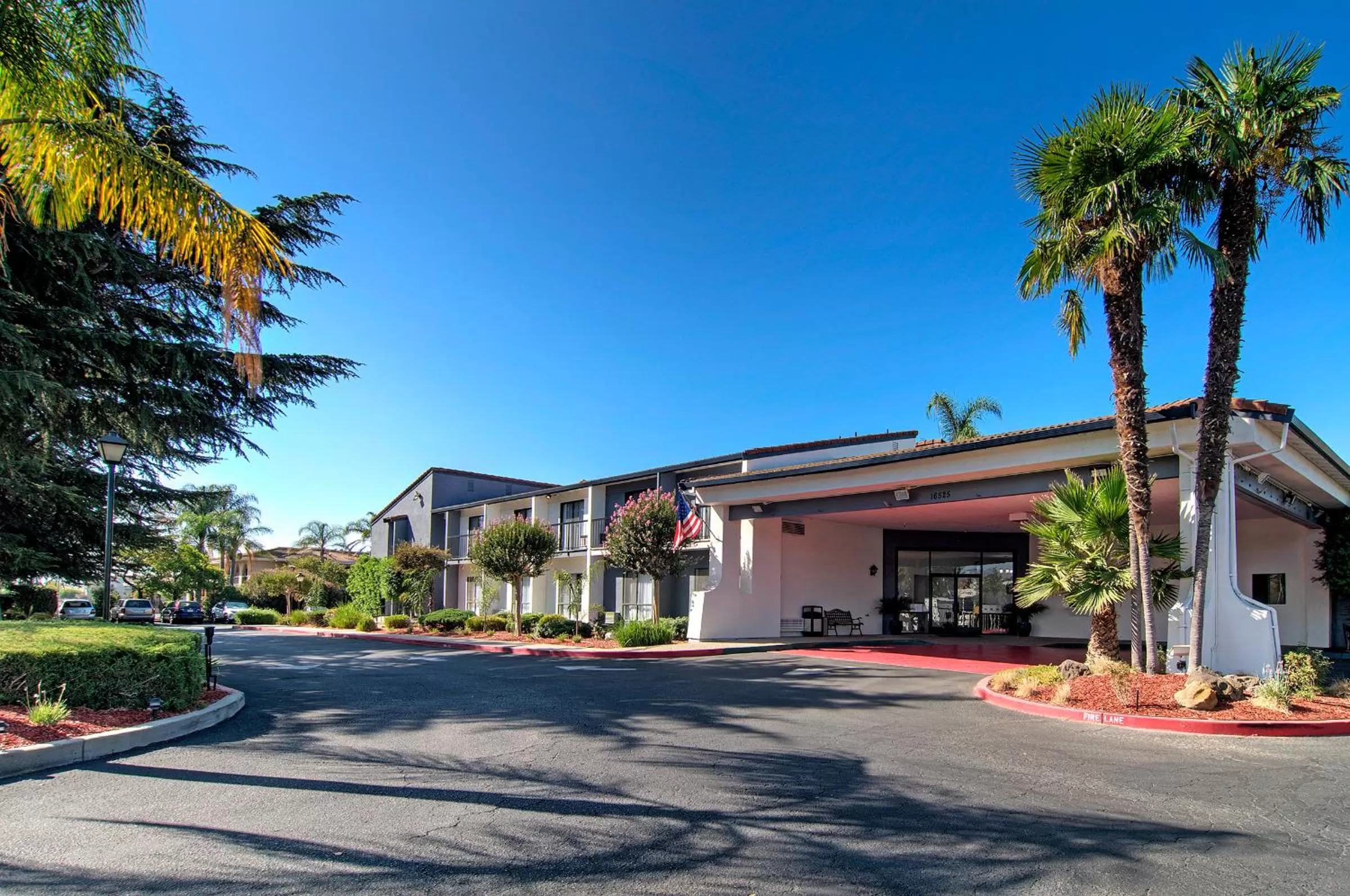 Property building in Quality Inn & Suites South San Jose - Morgan Hill