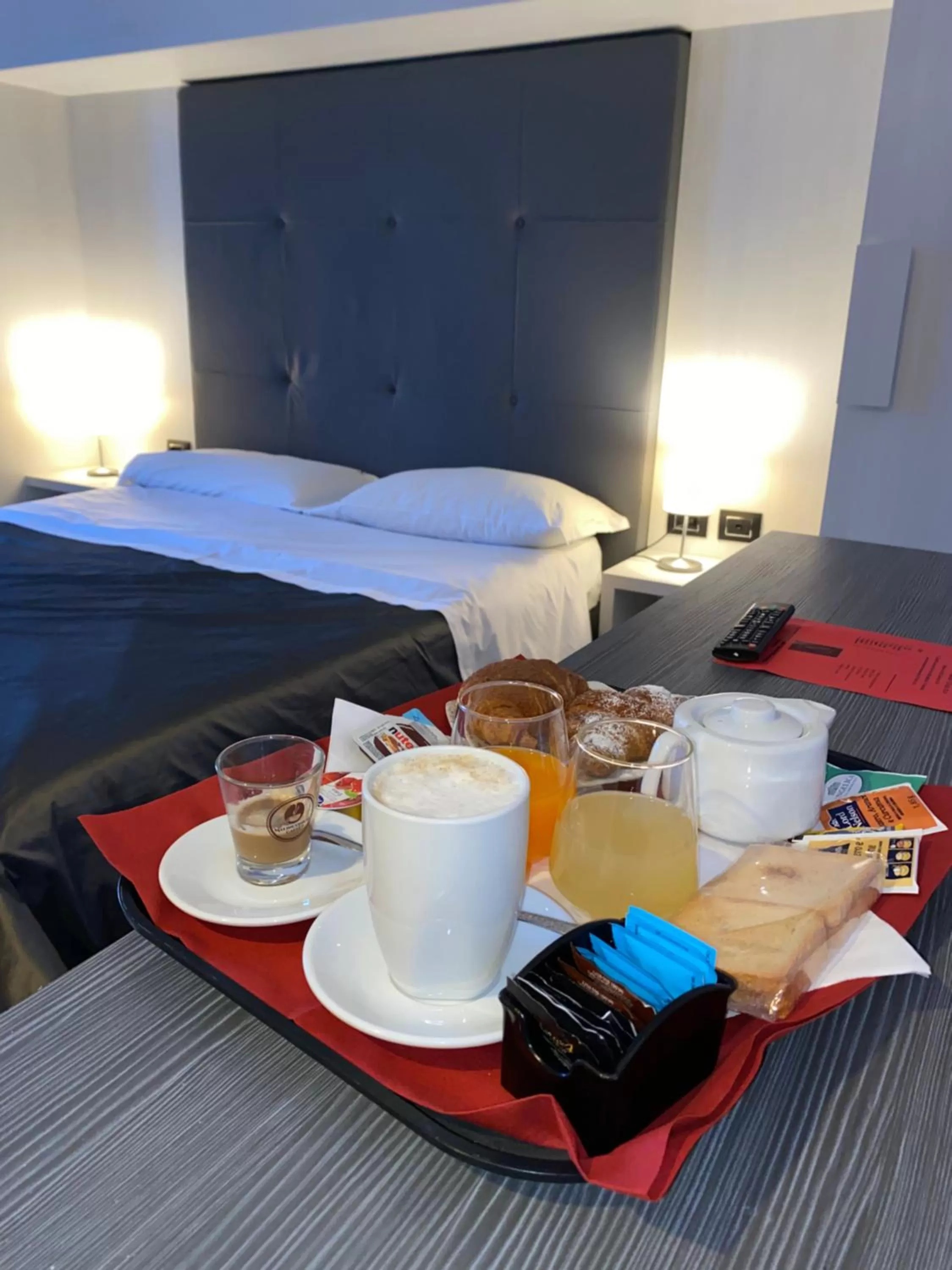 Breakfast, Bed in Victoria Hotel