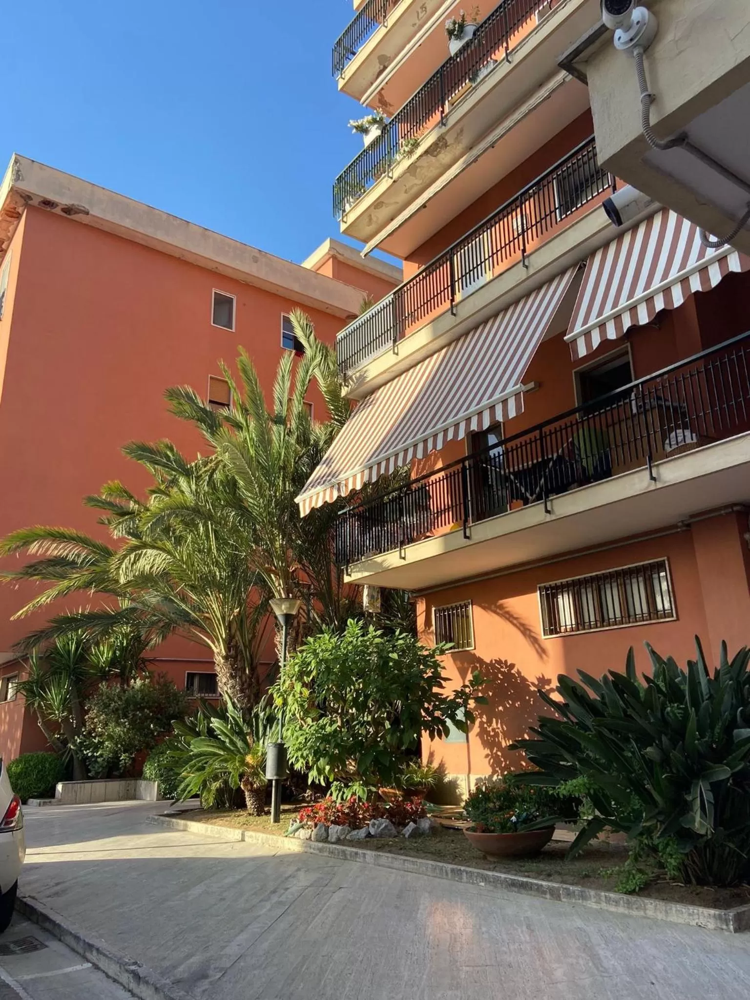 Property Building in Sorrento B&amp;D Rooms