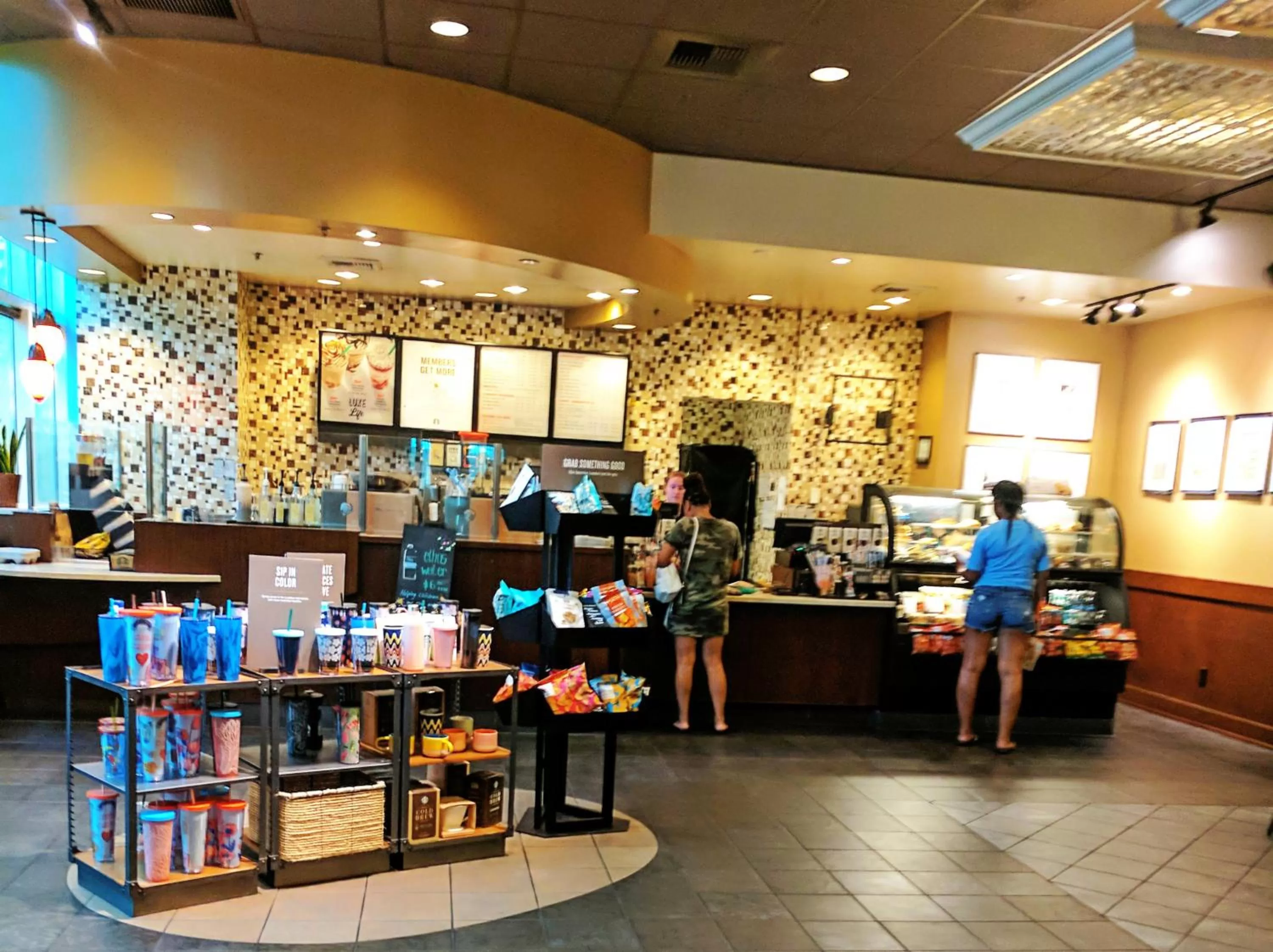 Restaurant/places to eat in MGM Signature Strip view balcony full kitchen - 1 Br suite 2 full bath - F1 track view