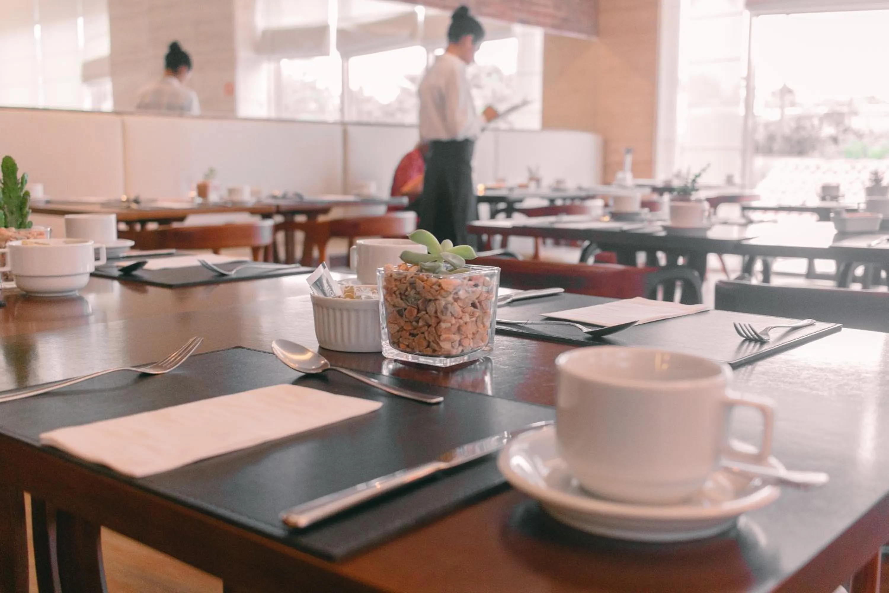 Restaurant/places to eat in Square Design Hotel