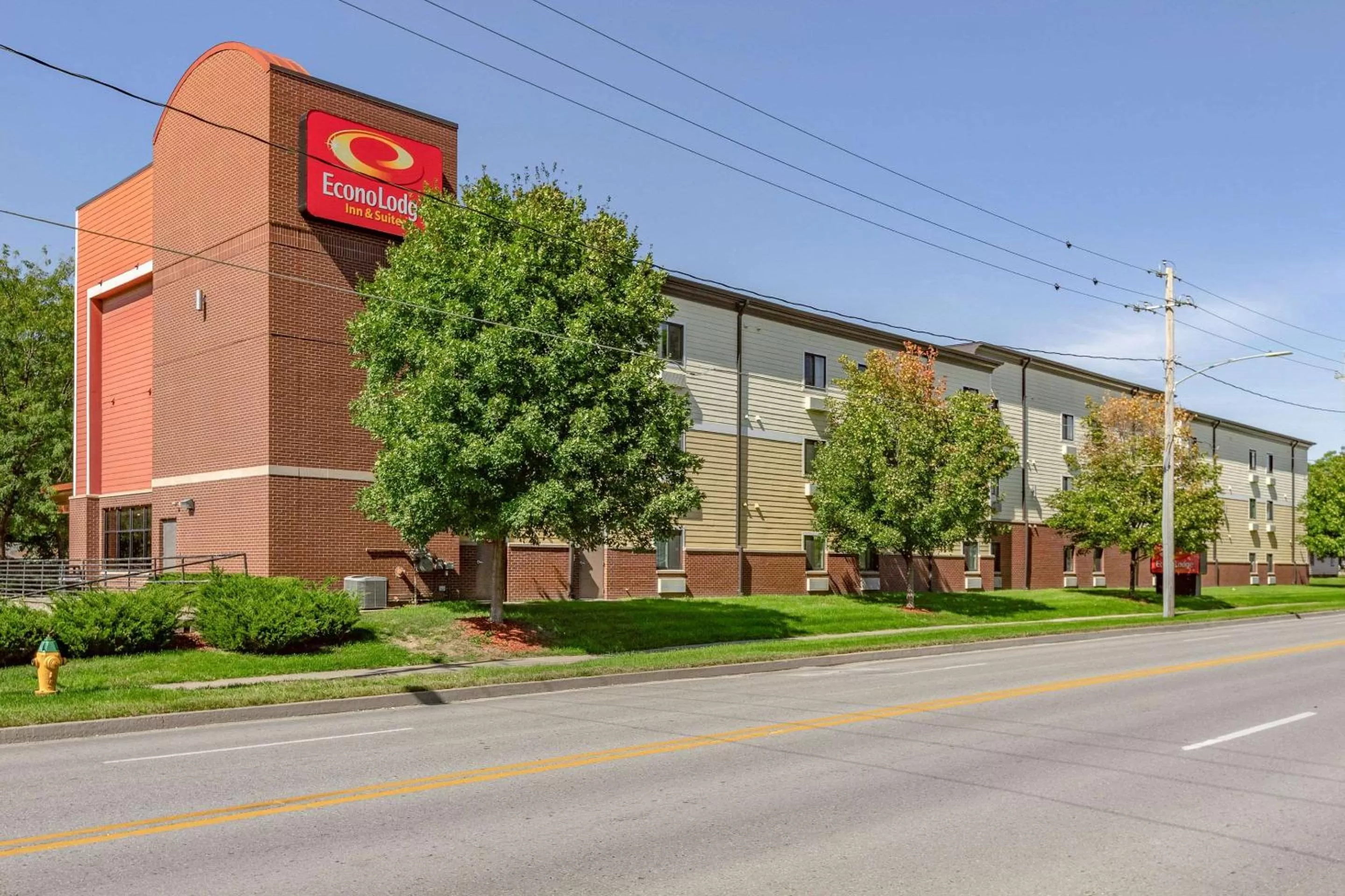 Property building in Econo Lodge Inn & Suites Des Moines Fairgrounds Area