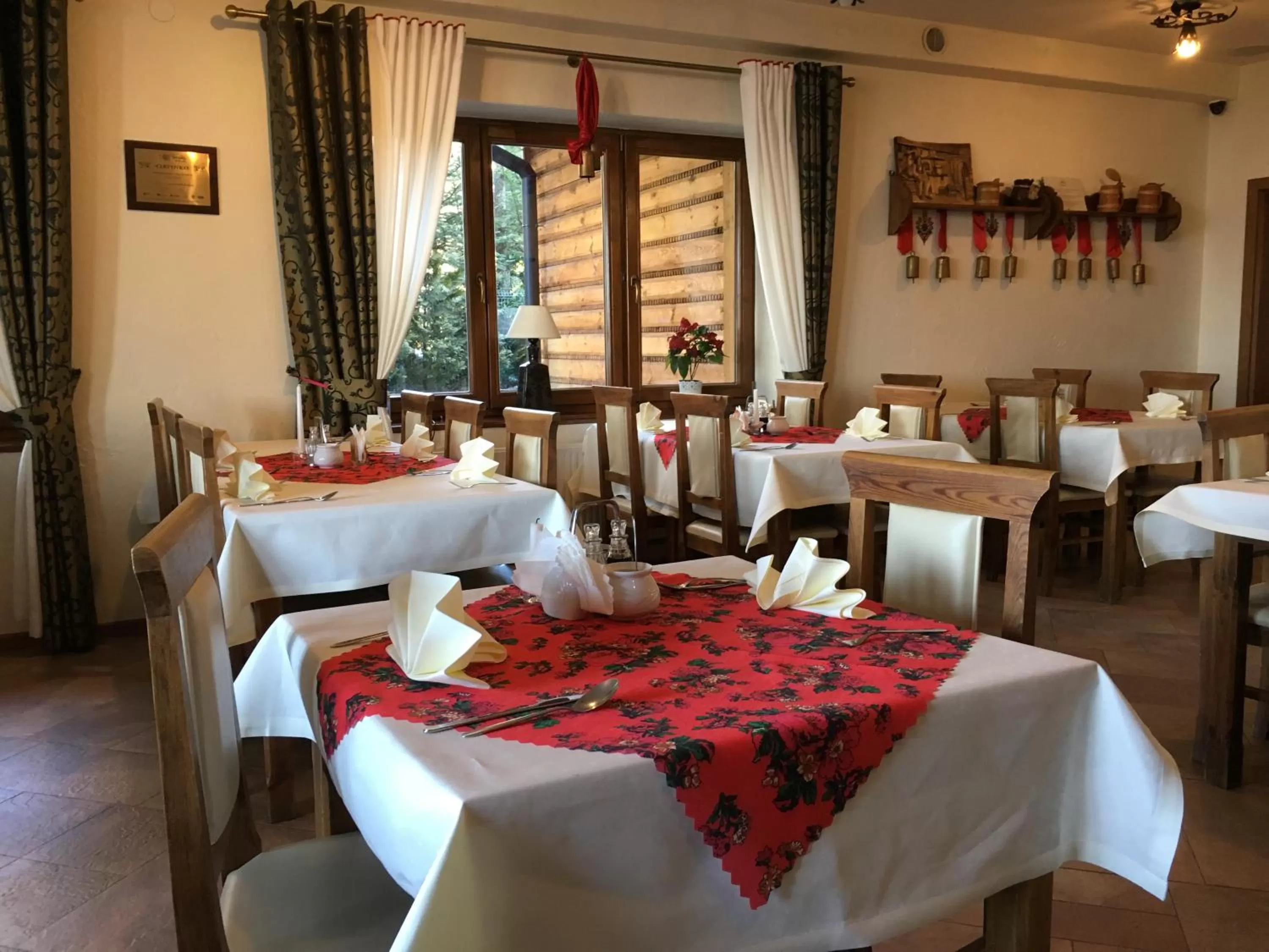 Restaurant/places to eat in Hotel Dwór Karolówka