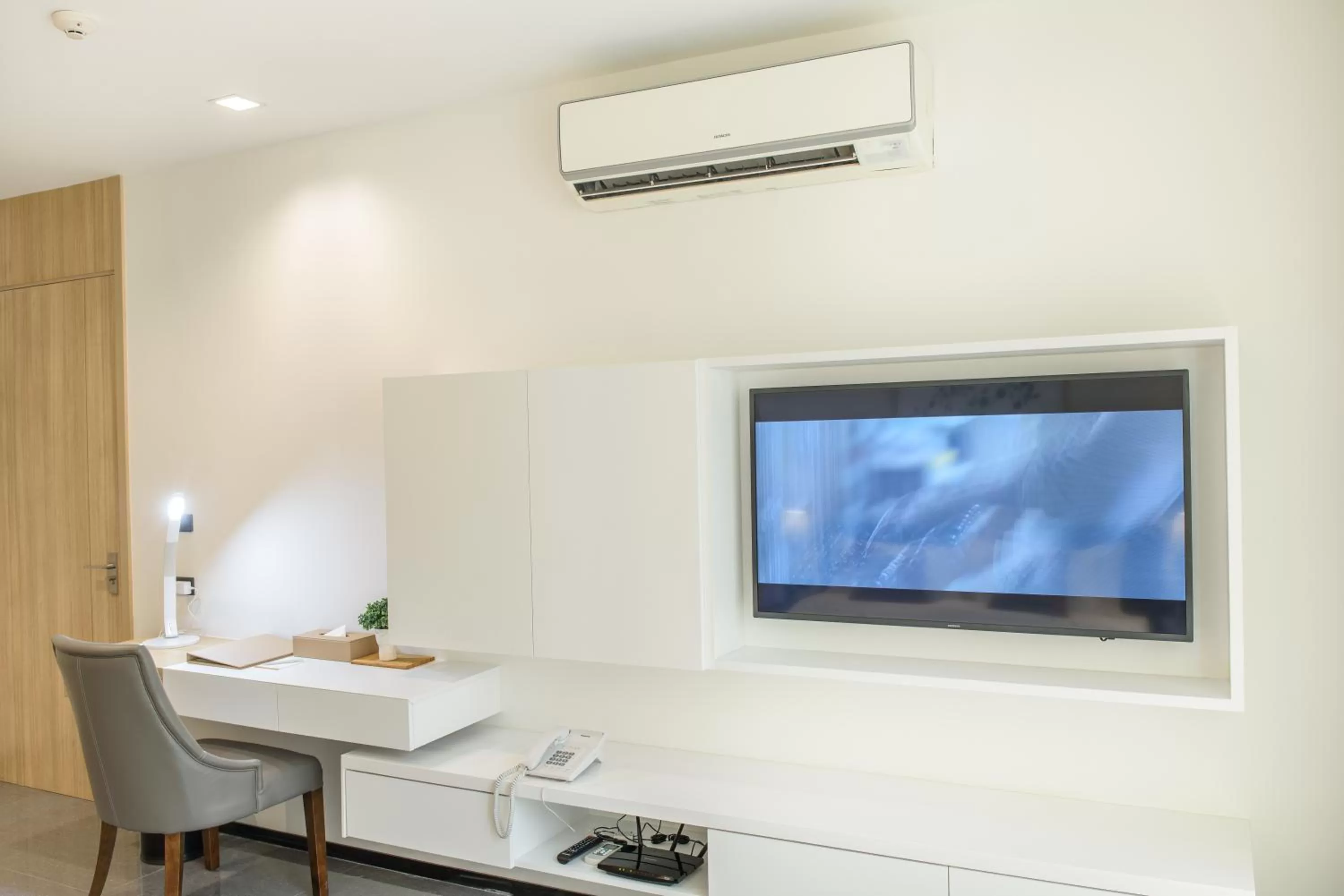 TV and multimedia in Alix Bangkok Hotel