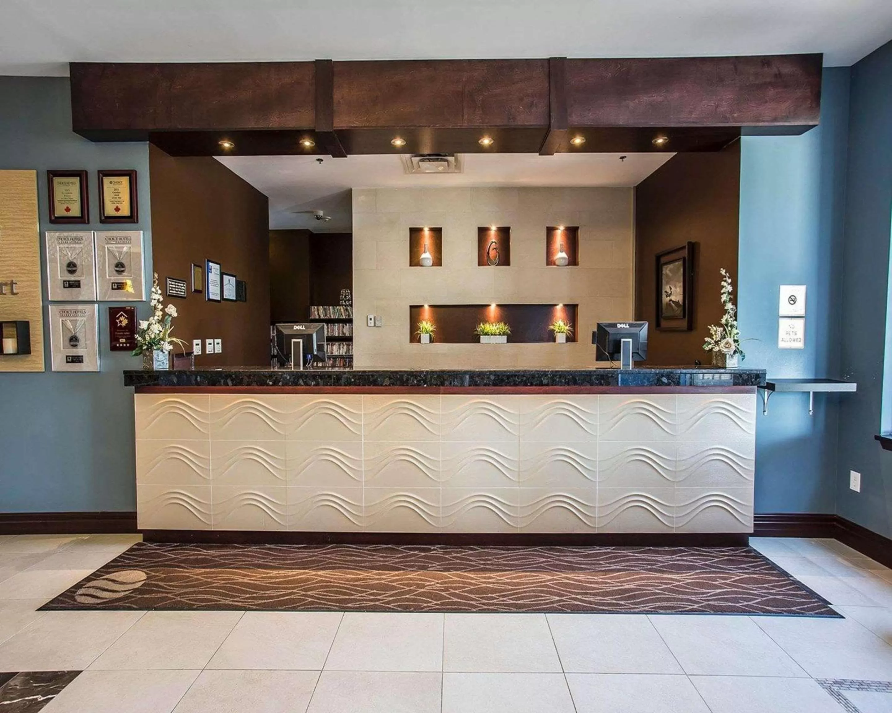 Lobby or reception in Comfort Hotel Bayer's Lake