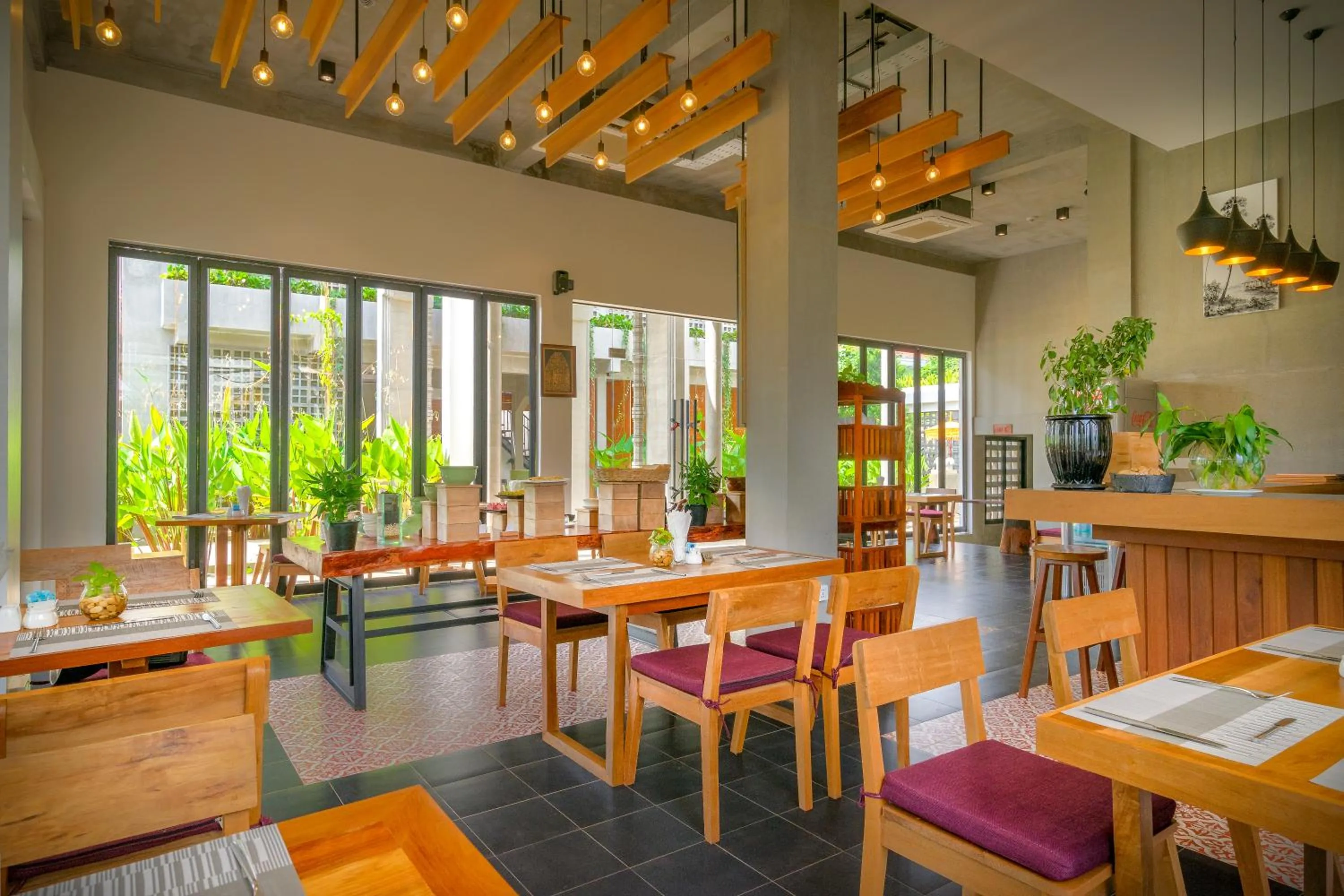 Restaurant/places to eat in Phka Chan Hotel