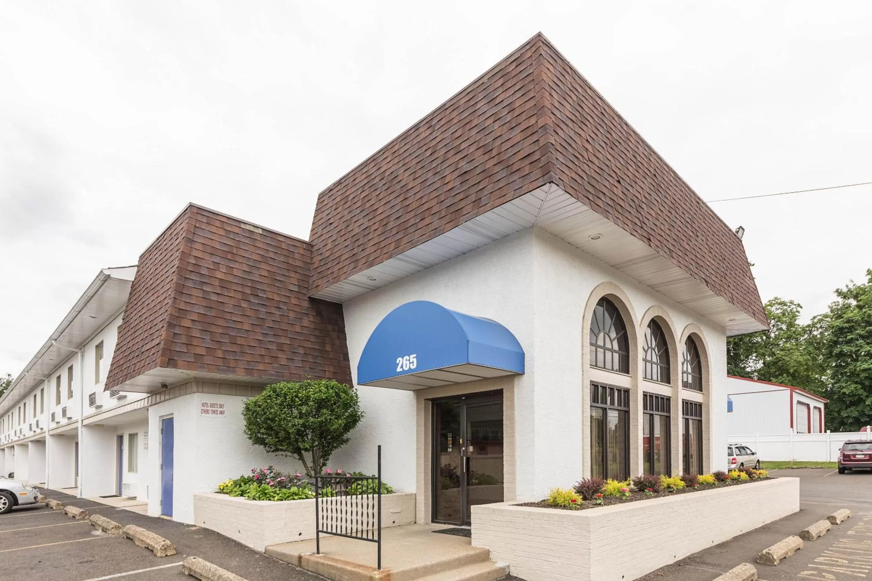 Property building in Motel 6-Warminster, PA