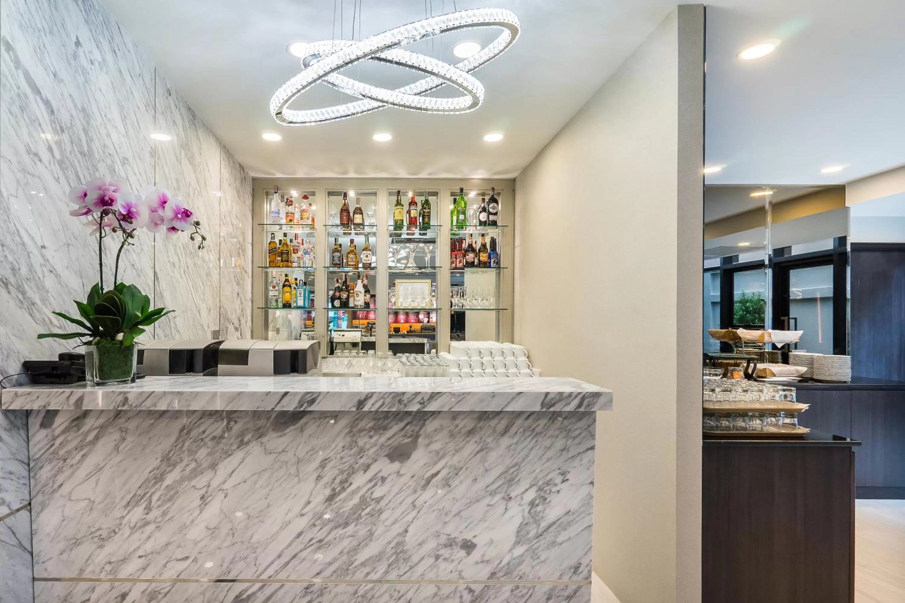 Restaurant/places to eat in SureStay Plus by Best Western Sukhumvit 2