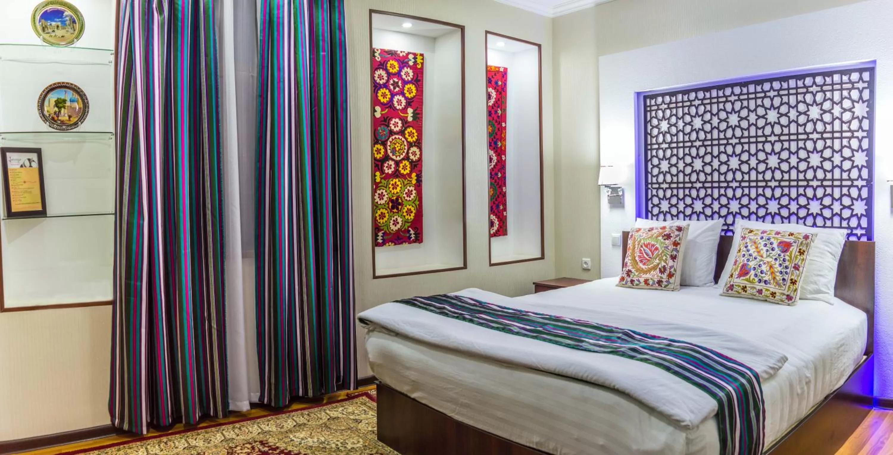 Photo of the whole room, Bed in Jahongir